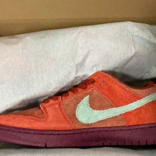 Nike SB Dunk Low Pro Premium Mystic Red and Rosewood 착용 스타일