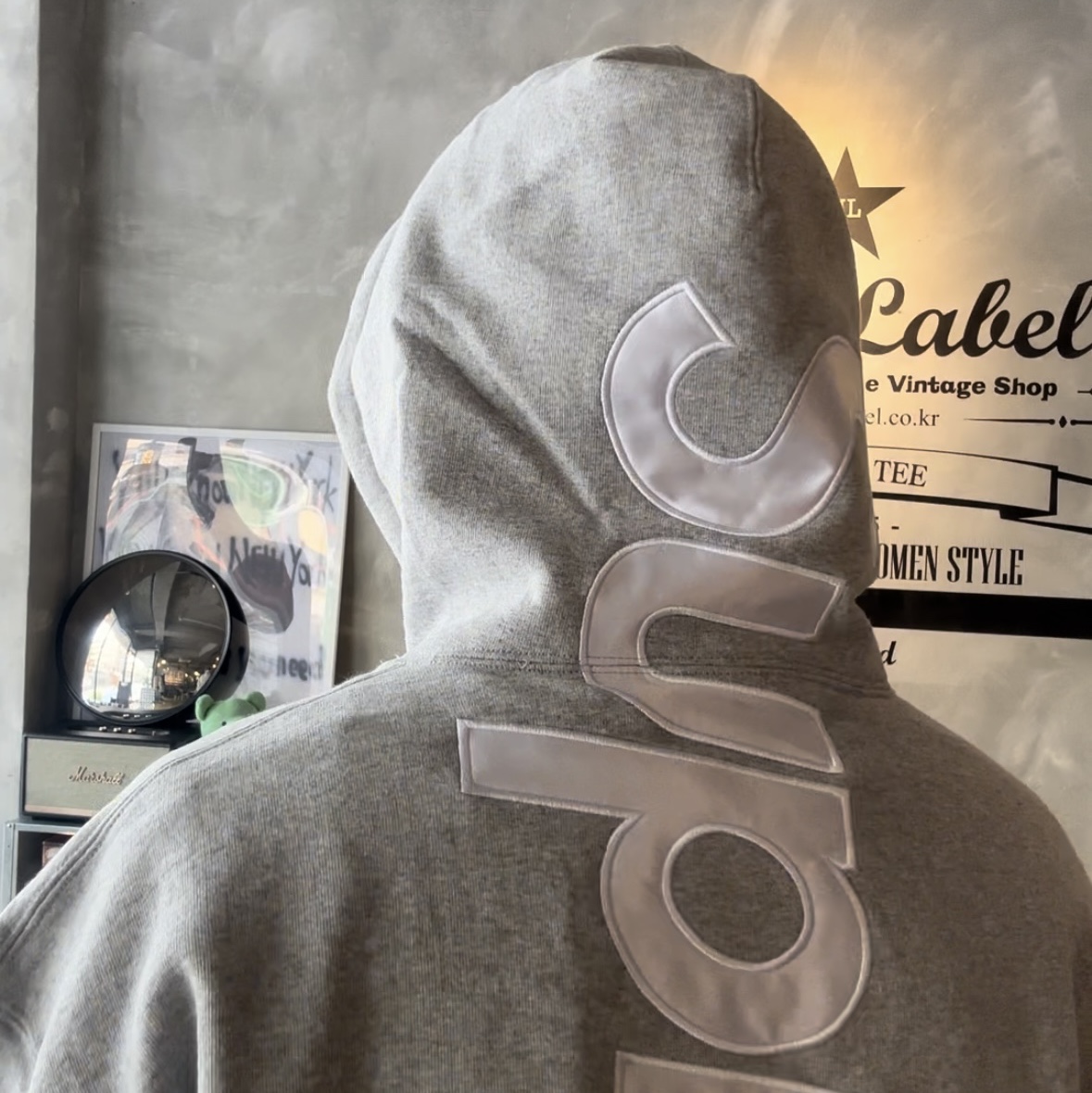 Supreme Satin Applique Hooded Sweatshirt Heather Grey - 24FW 착용 스타일