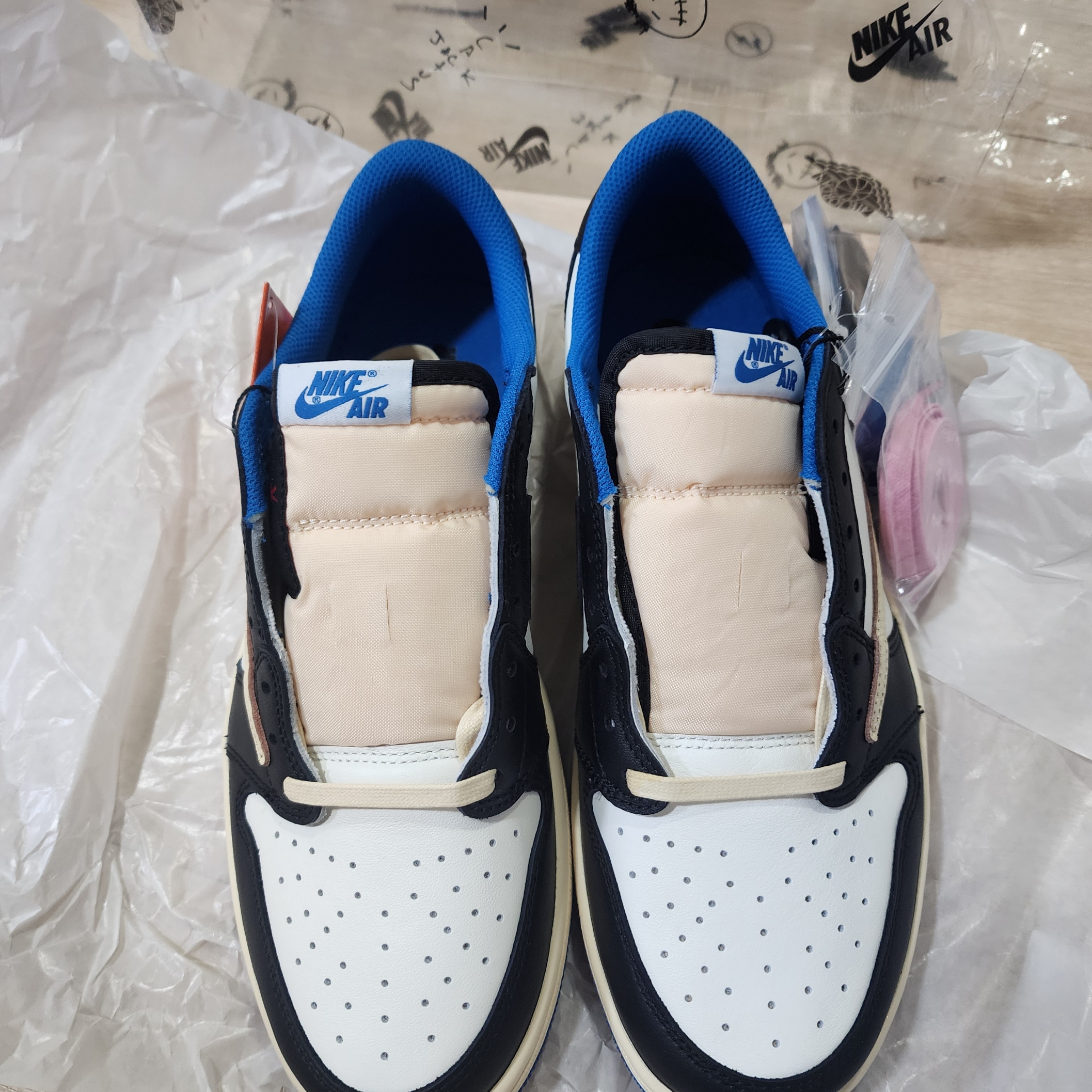 Jordan 1 x Travis Scott x Fragment Retro Low OG SP Military Blue 착용 스타일