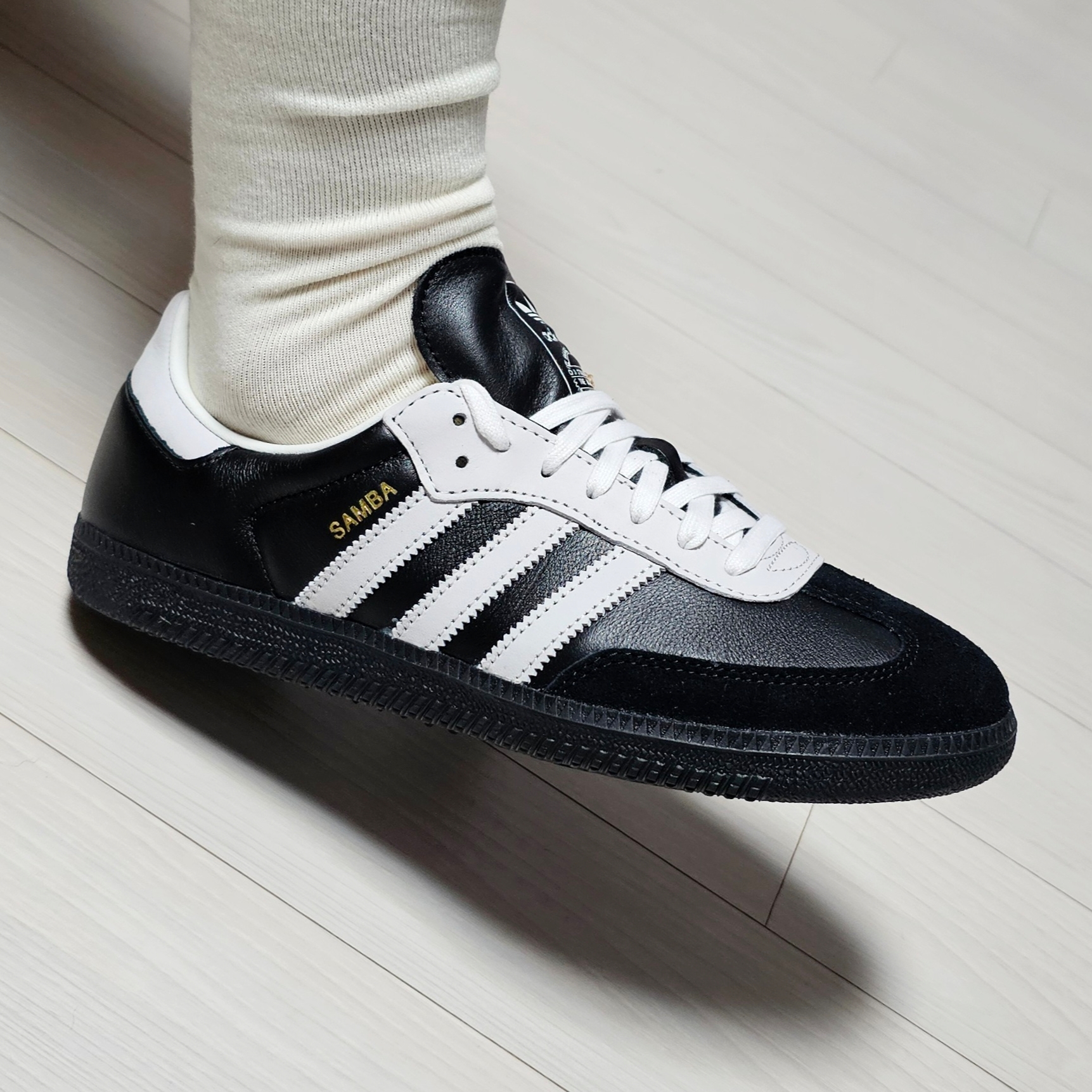 Adidas Samba OG Core Black Cloud White 착용 스타일