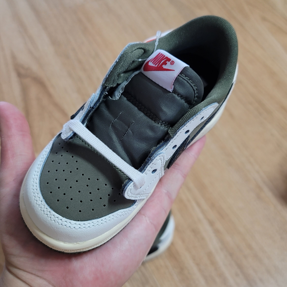 (TD) Jordan 1 x Travis Scott Retro Low OG SP Reverse Olive 착용 스타일