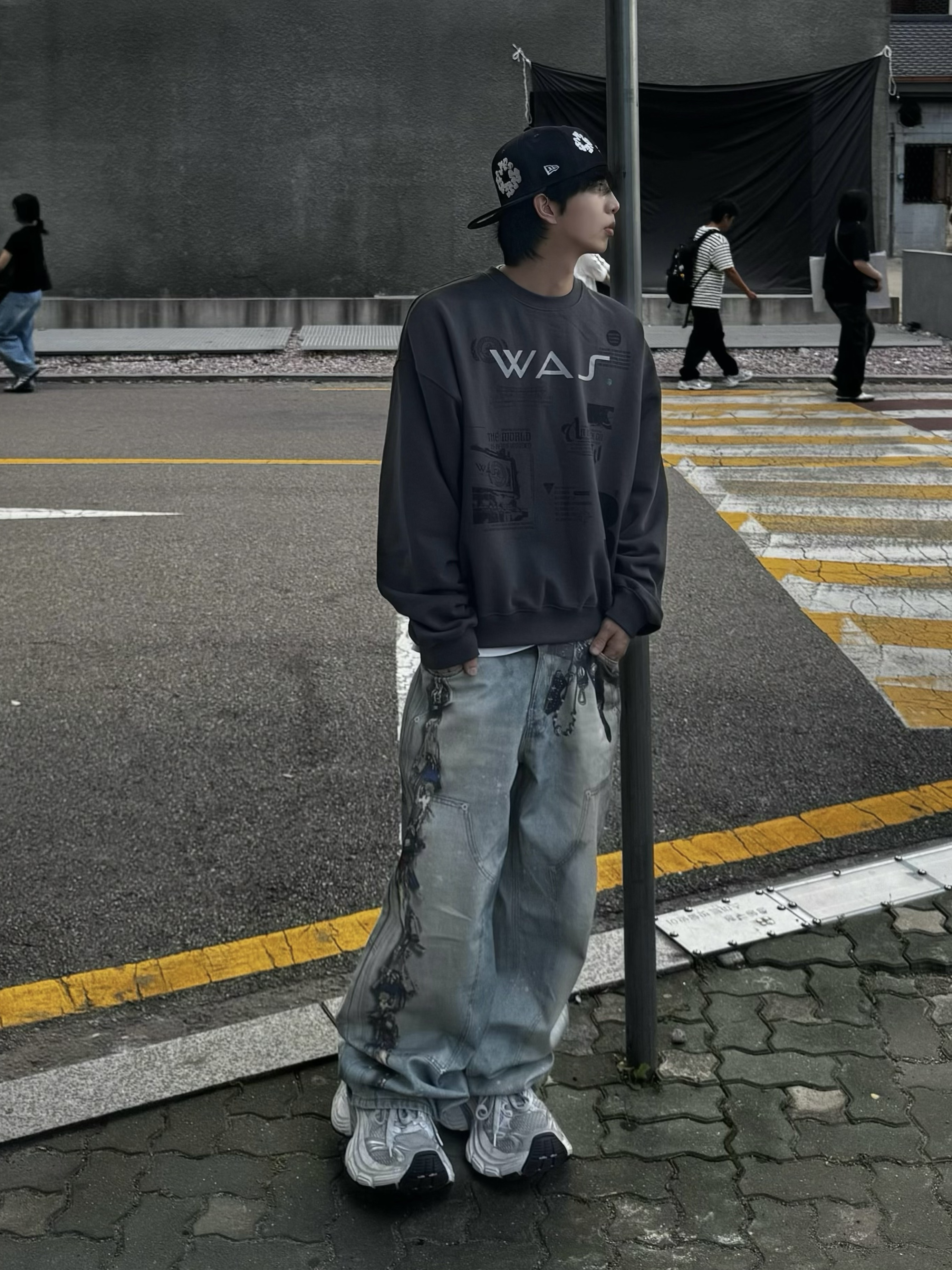 Denim Tears x New Era Cotton Wreath Navy, Balenciaga 10XL Sneakers White Grey Silver Black 착용 스타일 - 5