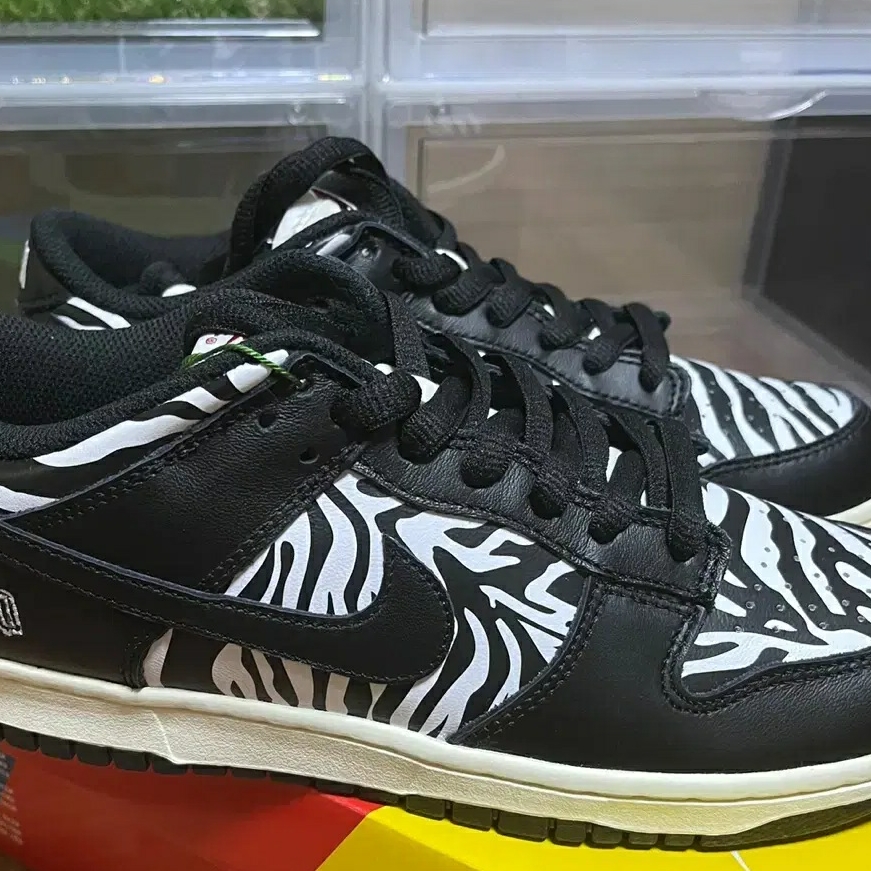 Nike x Quartersnacks SB Dunk Low Zebra Cake 착용 스타일
