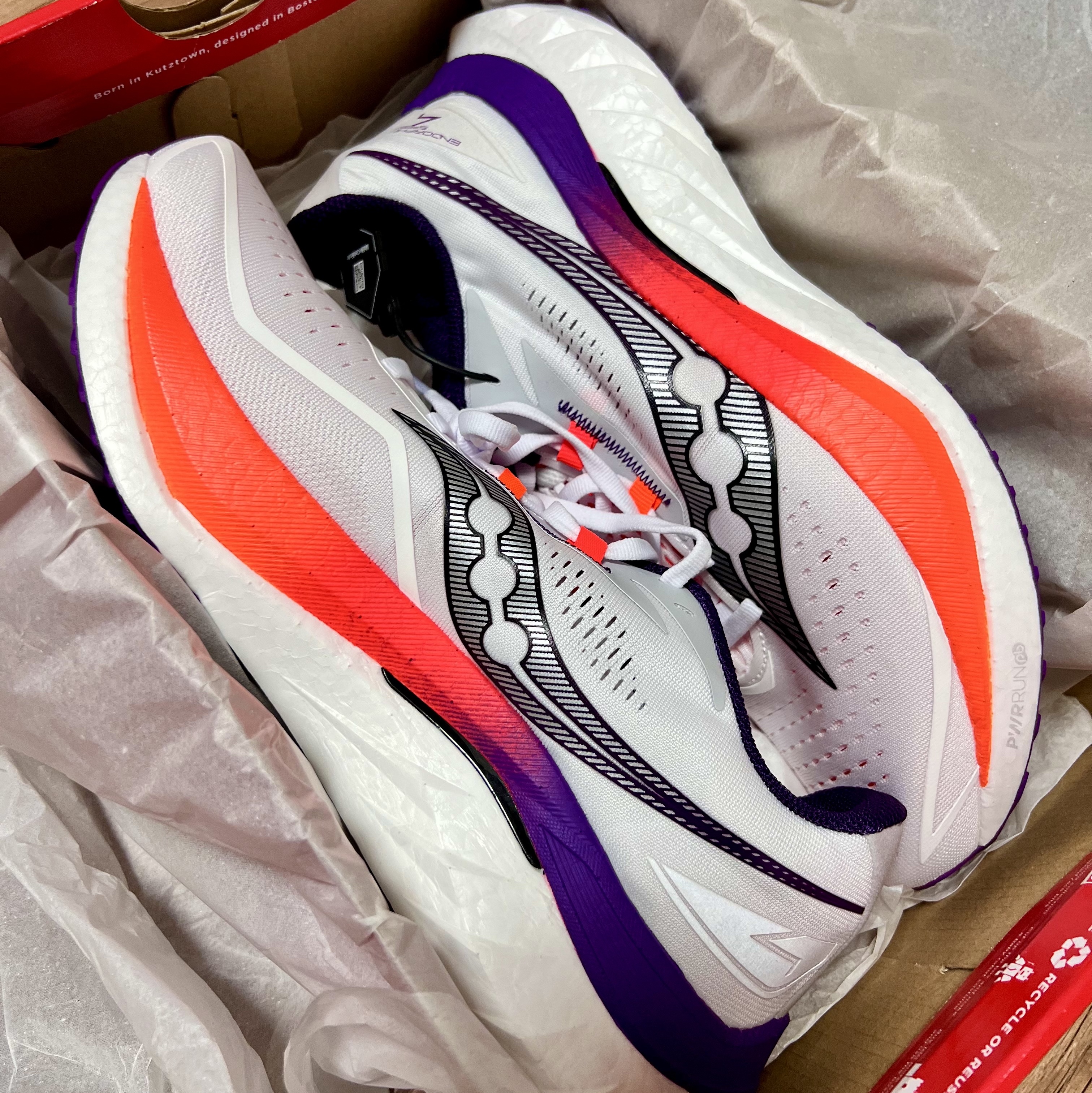 Saucony Endorphin Speed 4 White Viziorange 착용 스타일 - 2