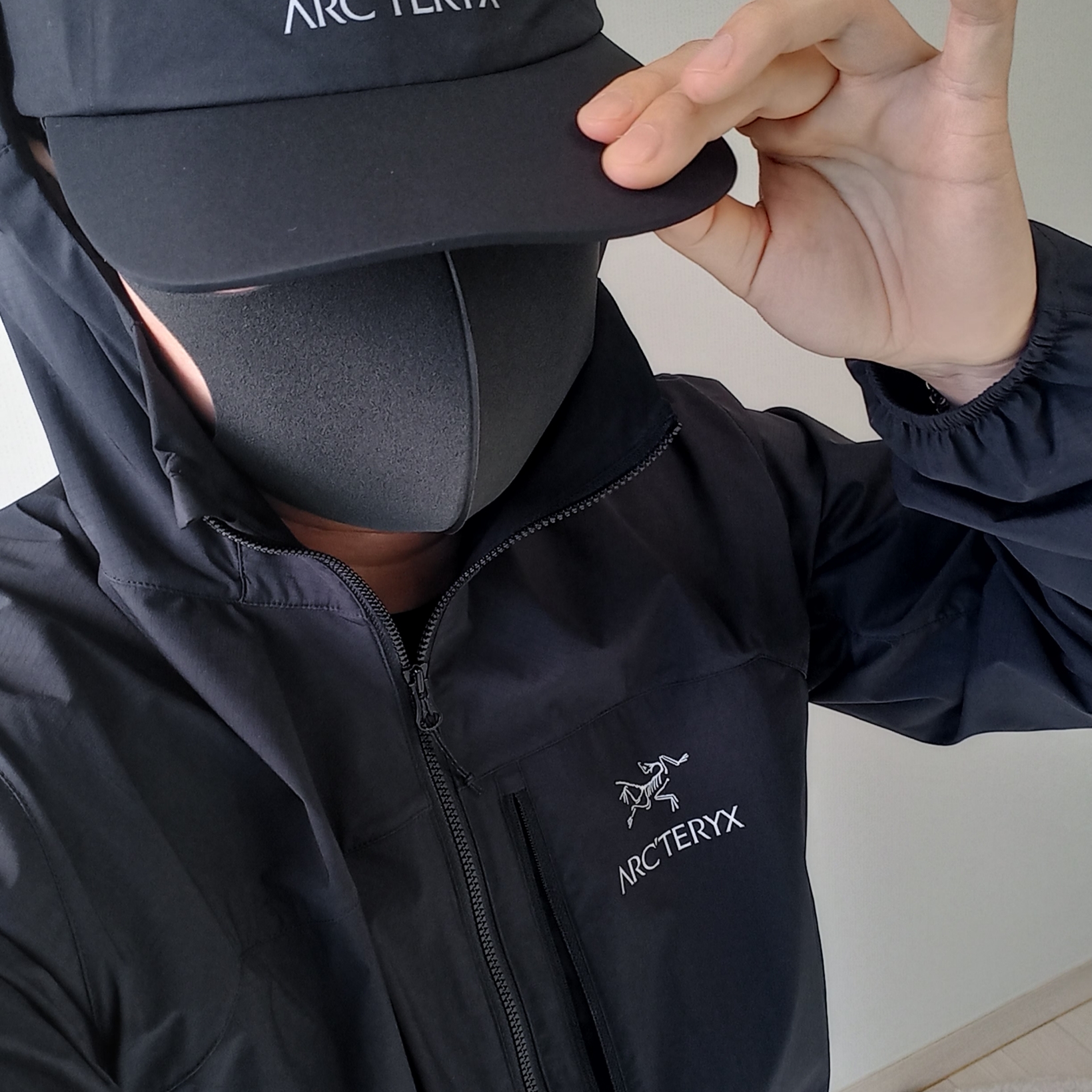 Arc'teryx Gore 5 Panel Cap Black, Arc'teryx Squamish Hoody Black 착용 스타일 - 6