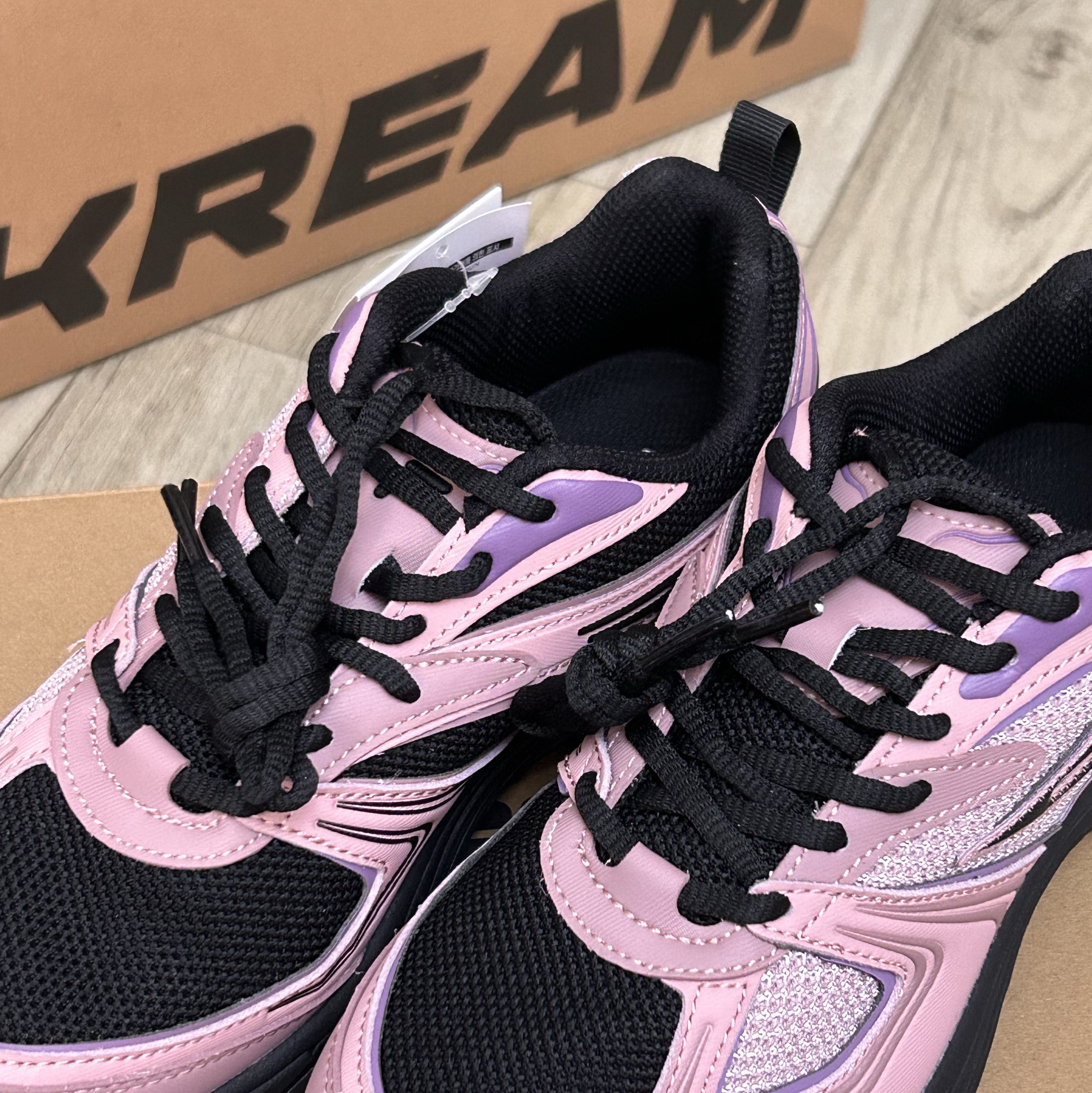 Fila Interun Pink Black 착용 스타일