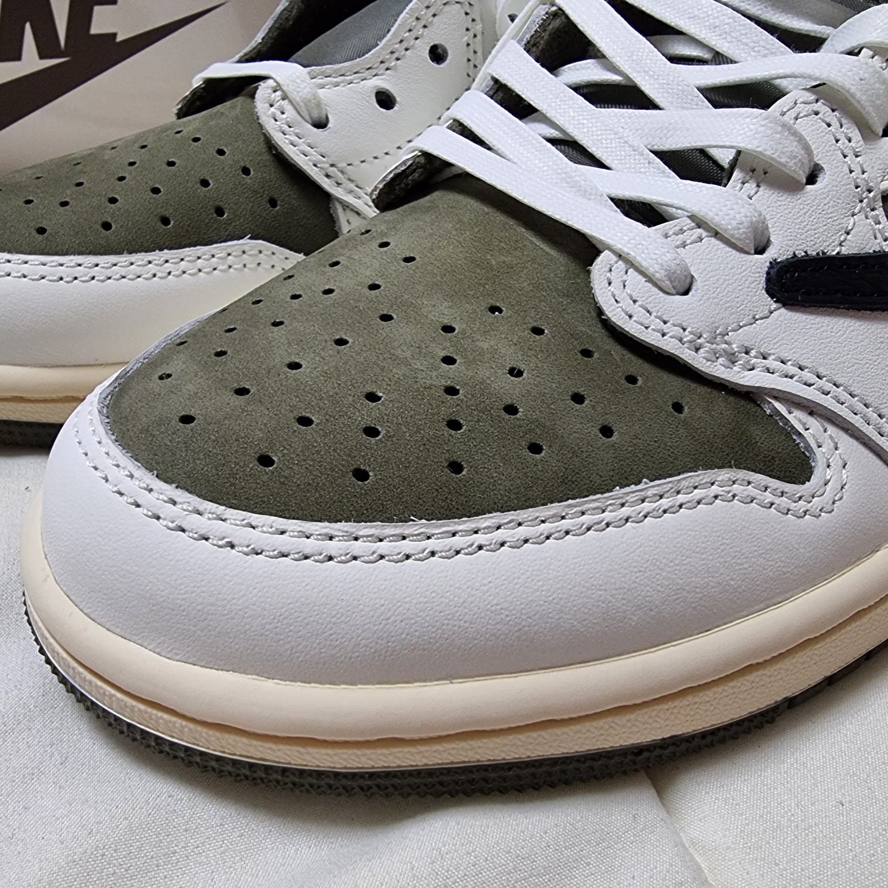 Jordan 1 x Travis Scott Retro Low OG SP Reverse Olive, (PS) Jordan 1 x Travis Scott Retro Low OG SP Reverse Olive 착용 스타일 - 8