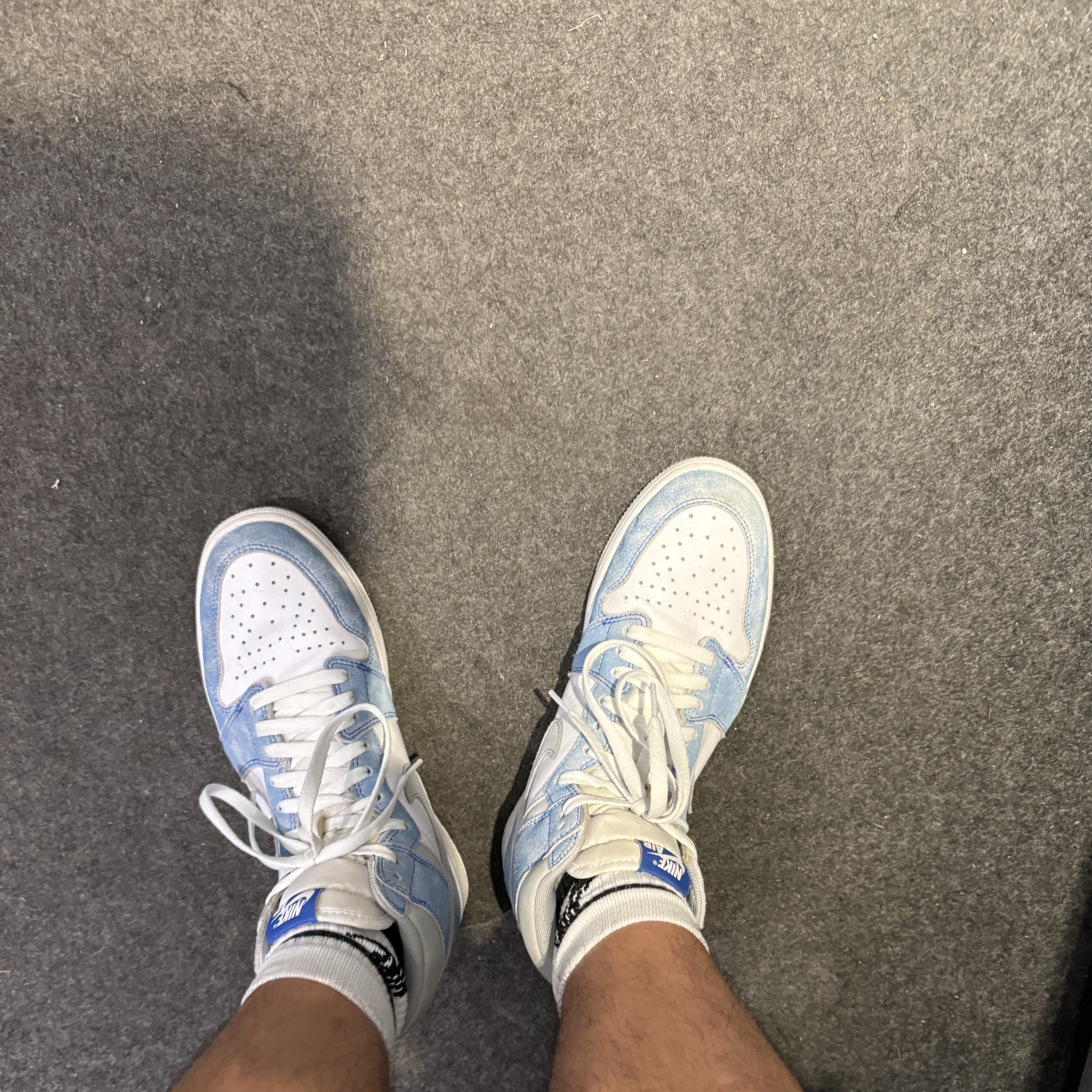 Jordan 1 Retro High OG Hyper Royal 착용 스타일