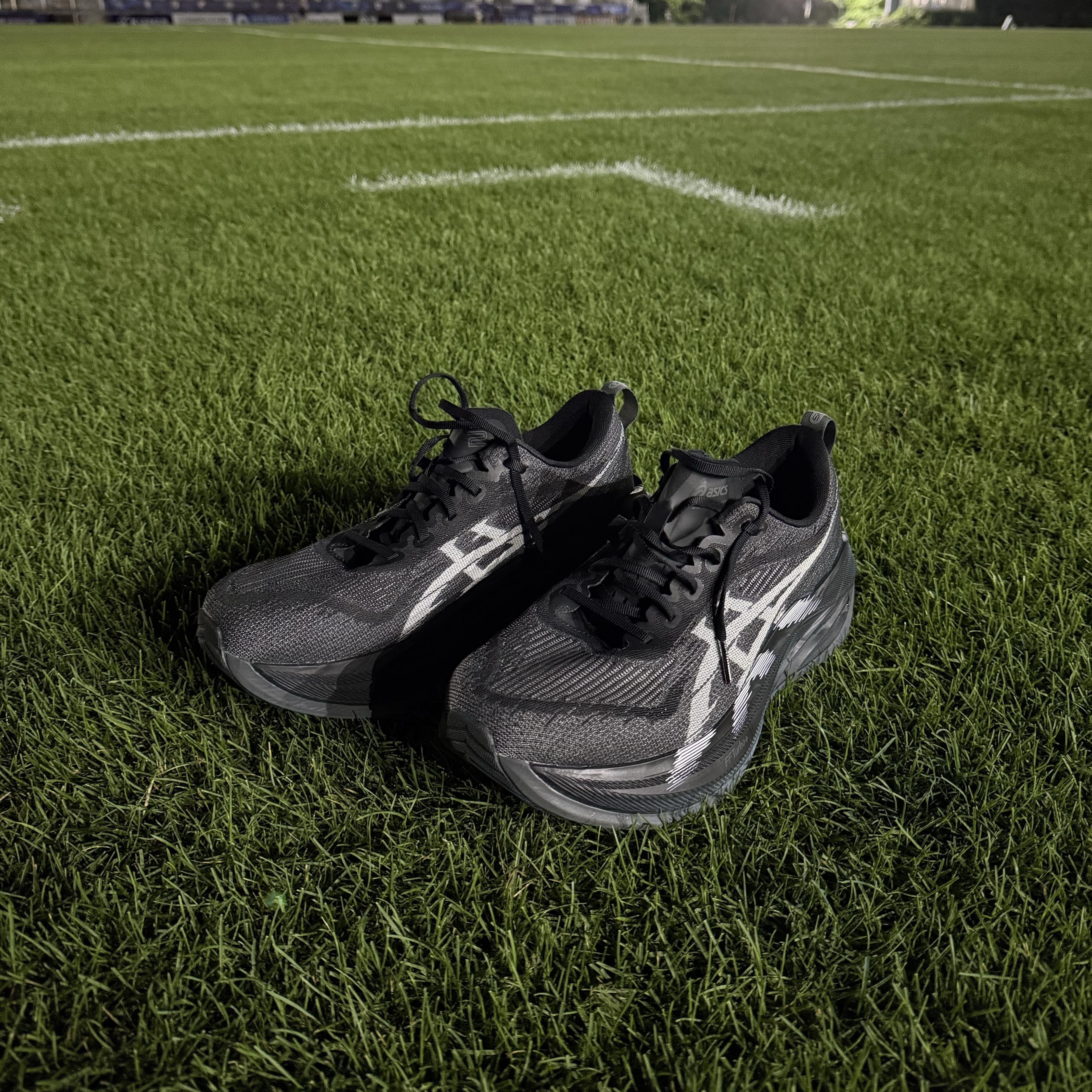 Asics Superblast 2 Black White 착용 스타일 - 1