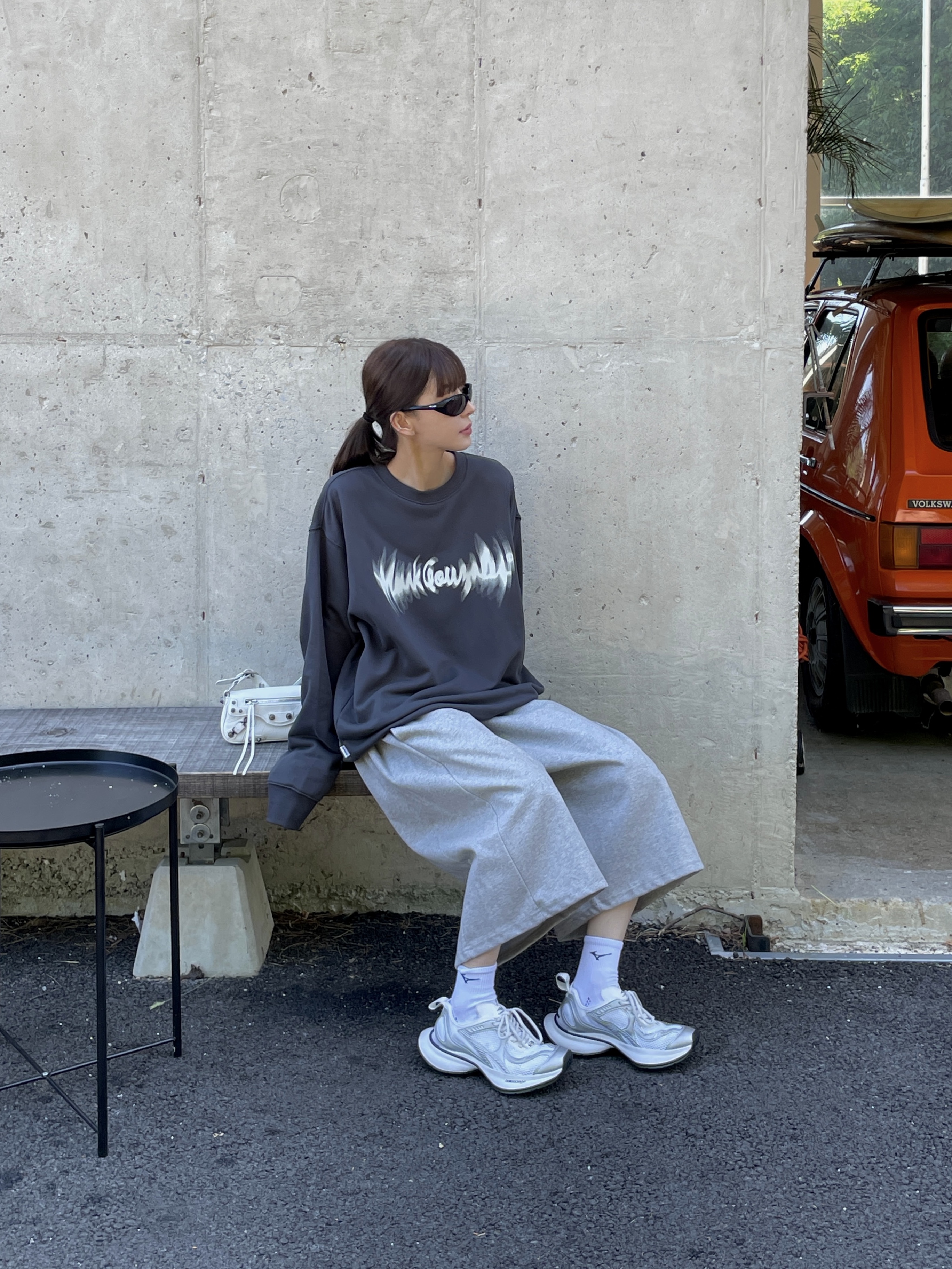 (W) Balenciaga Circuit Sneaker White Silver, Balenciaga Circuit Sneaker White Silver 착용 스타일 - 3