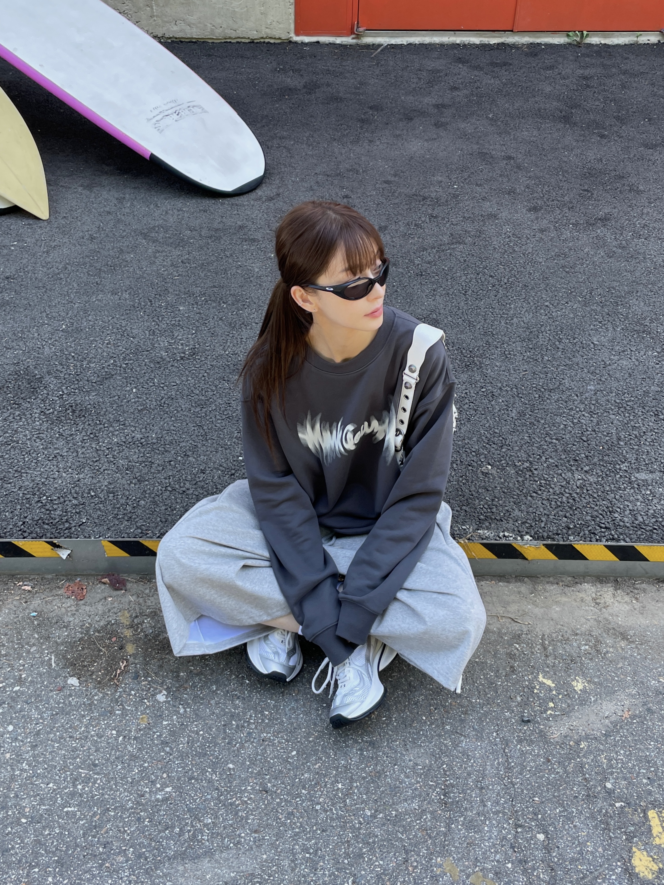 (W) Balenciaga Circuit Sneaker White Silver, Balenciaga Circuit Sneaker White Silver 착용 스타일 - 5