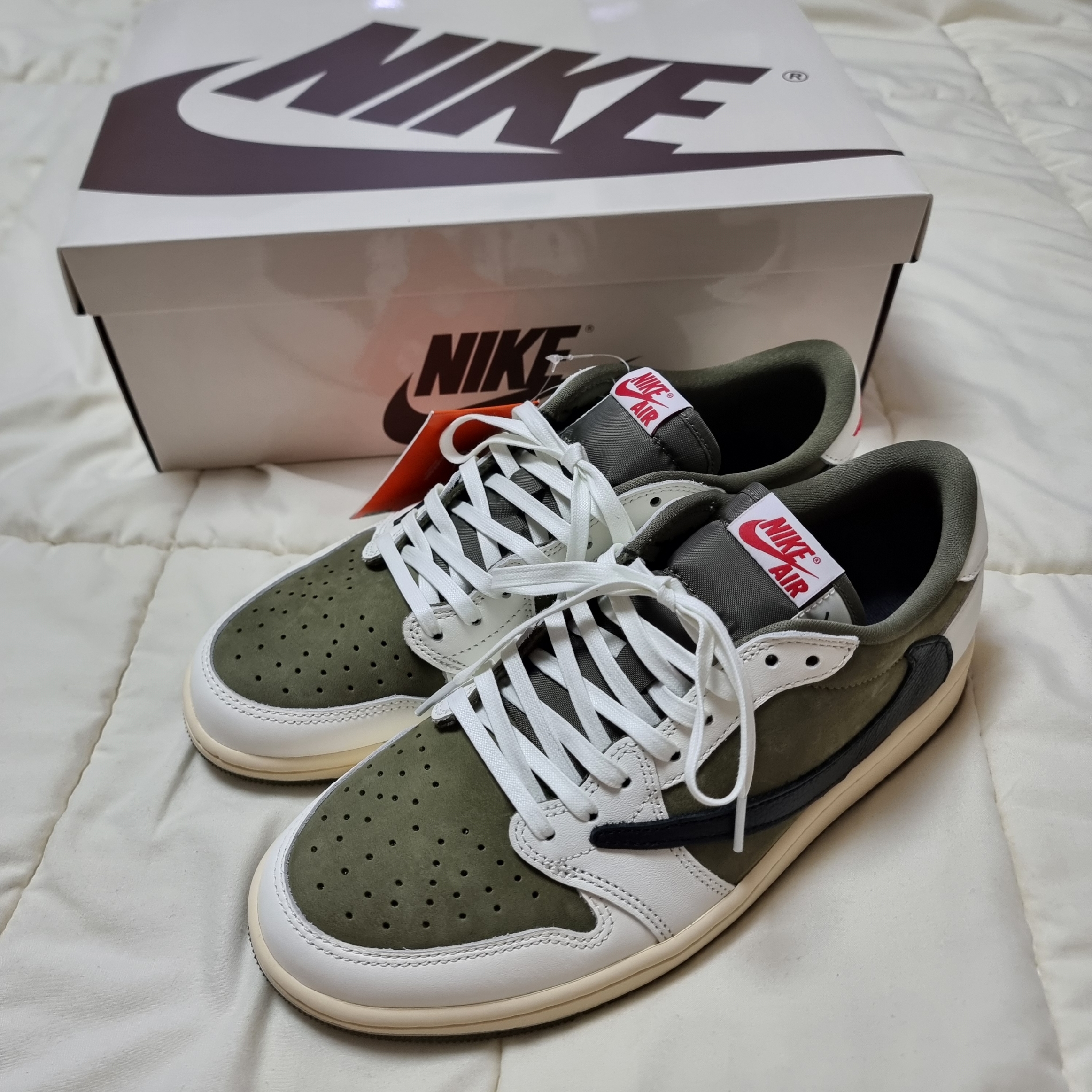 Jordan 1 x Travis Scott Retro Low OG SP Reverse Olive, (PS) Jordan 1 x Travis Scott Retro Low OG SP Reverse Olive 착용 스타일 - 4