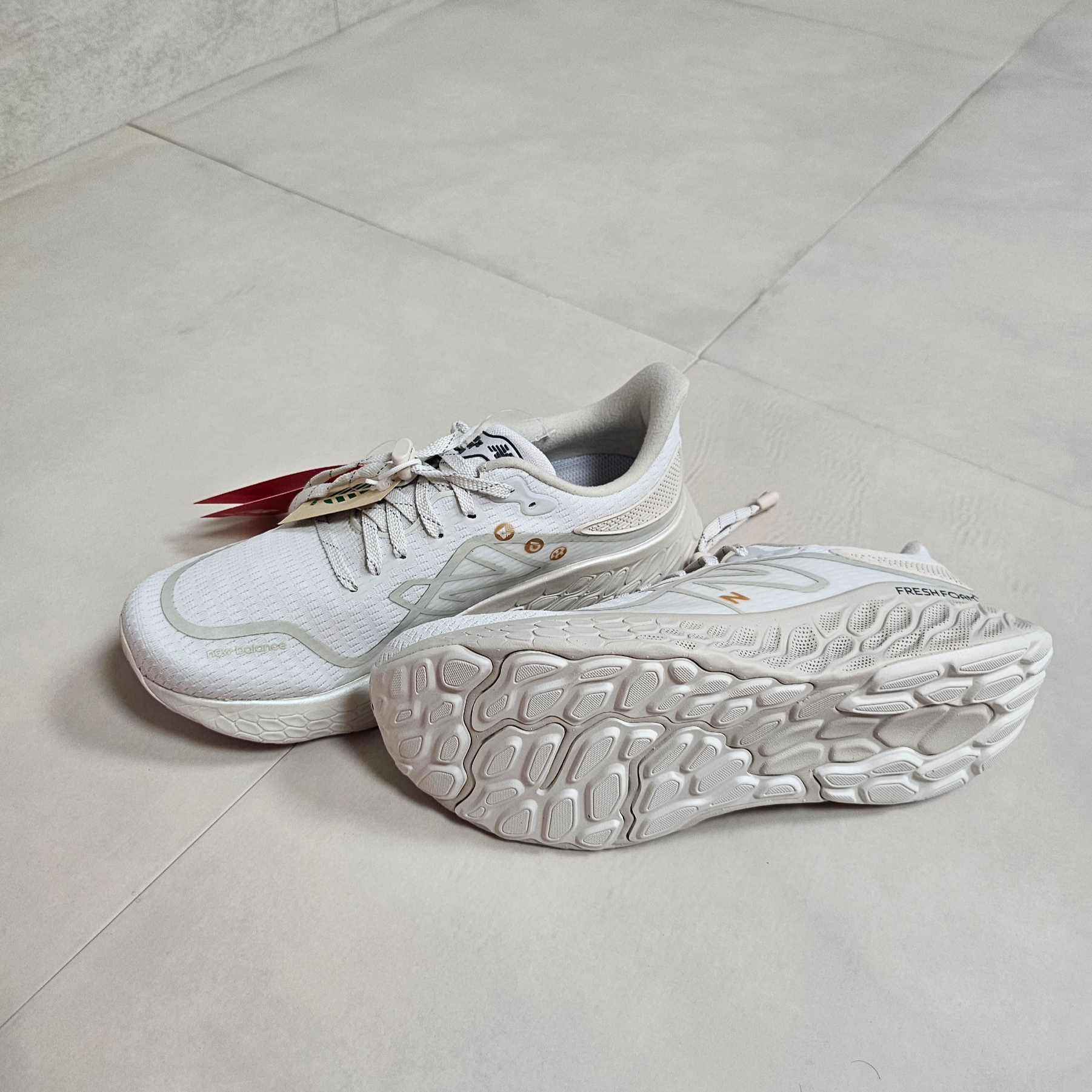 New Balance Fresh Foam X 1080v12 Permafrost Nimbus Cloud - 2E Wide 착용 스타일 - 2