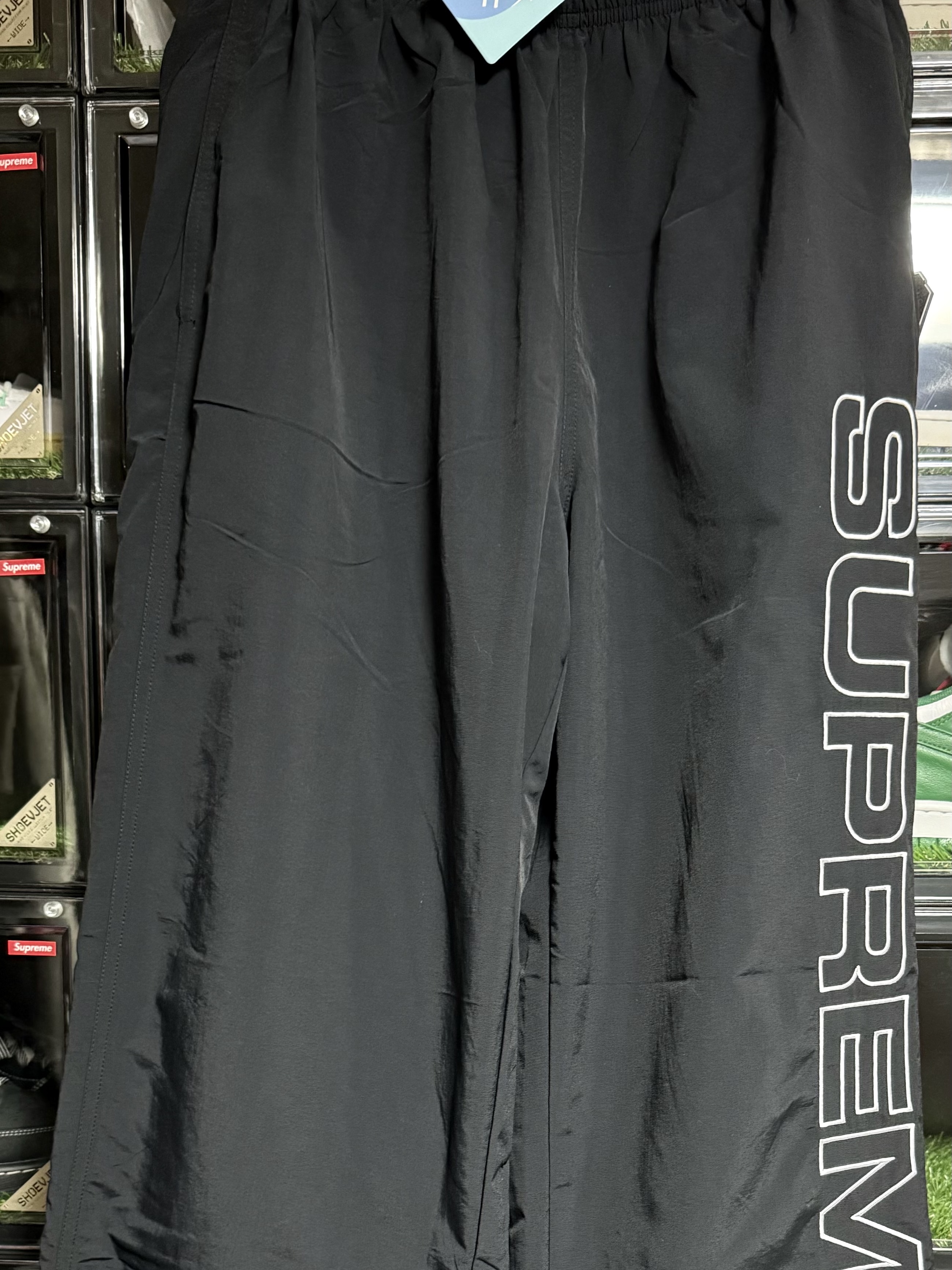 Supreme Spellout Embroidered Track Pant Black - 24FW 착용 스타일