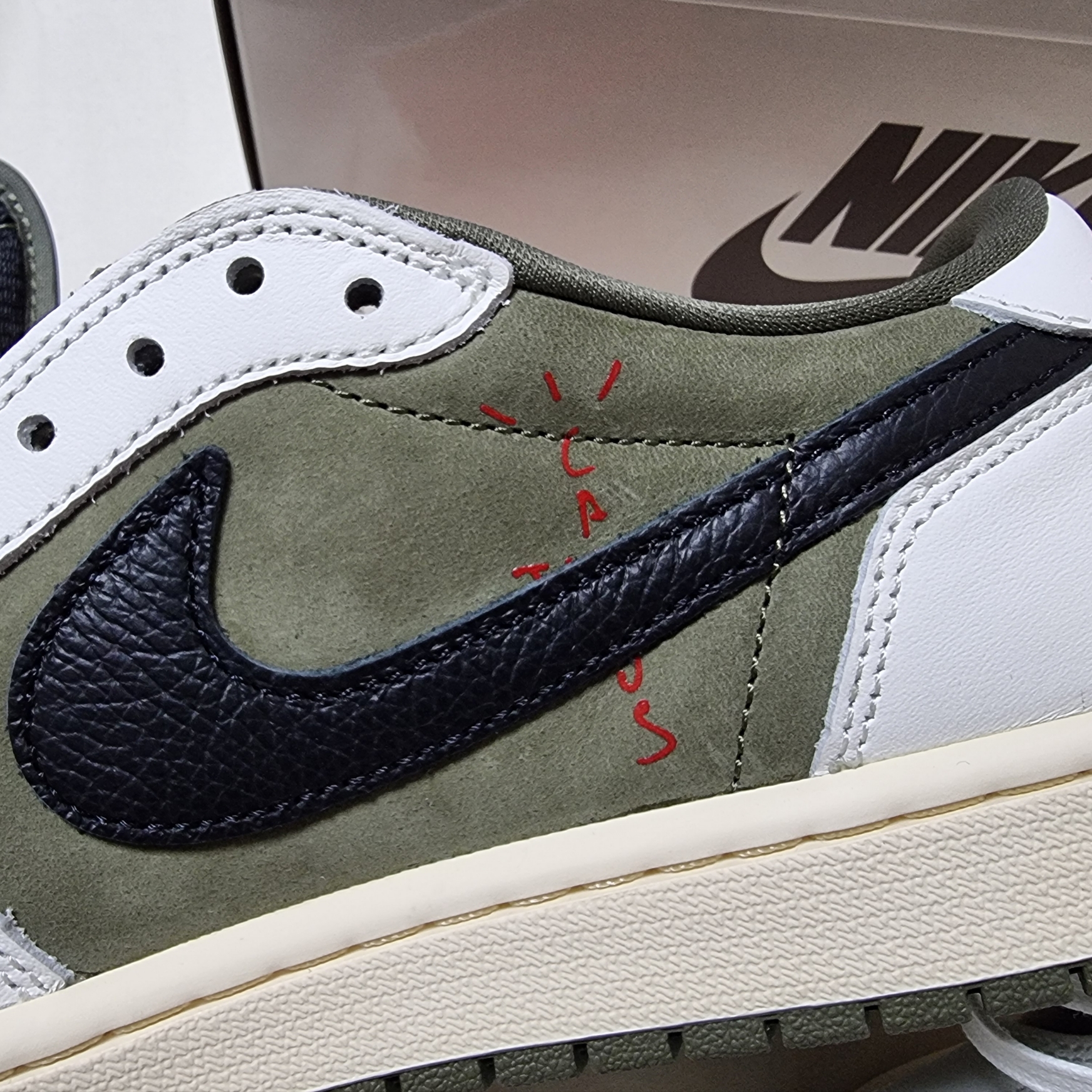 Jordan 1 x Travis Scott Retro Low OG SP Reverse Olive, (PS) Jordan 1 x Travis Scott Retro Low OG SP Reverse Olive 착용 스타일 - 7