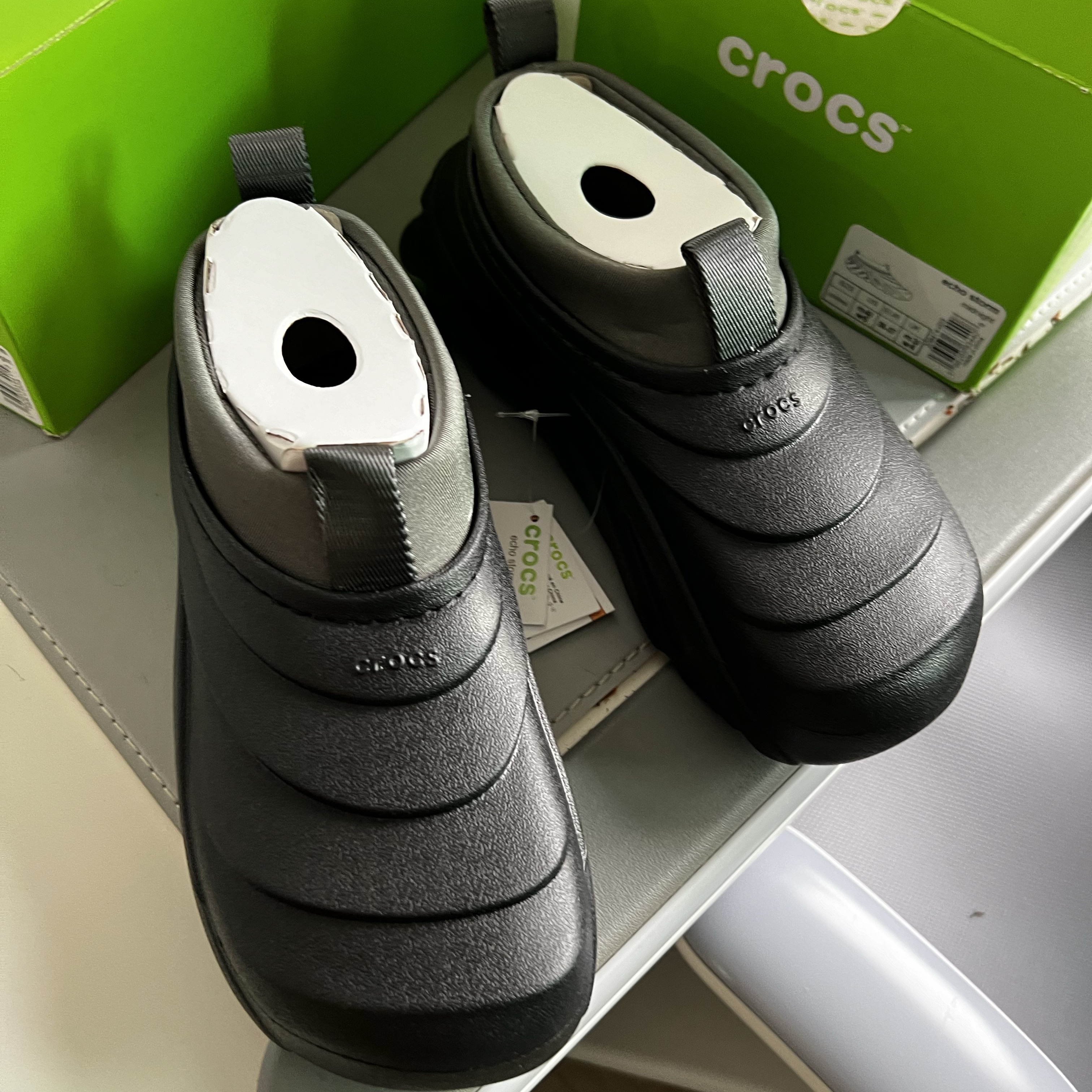 Crocs Echo Storm Midnight 착용 스타일 - 1