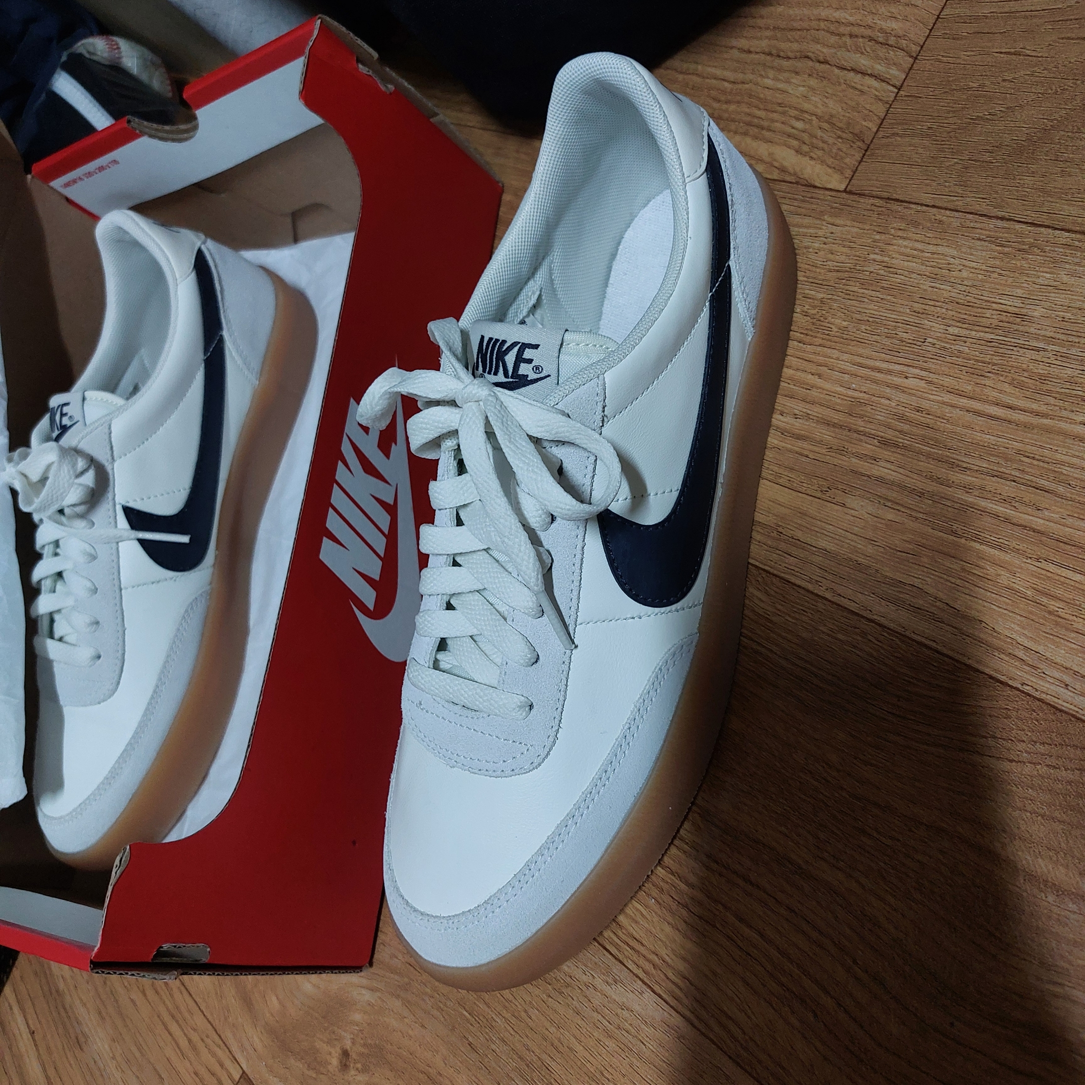 Nike Killshot 2 Leather Sail Oil Grey Gum 착용 스타일
