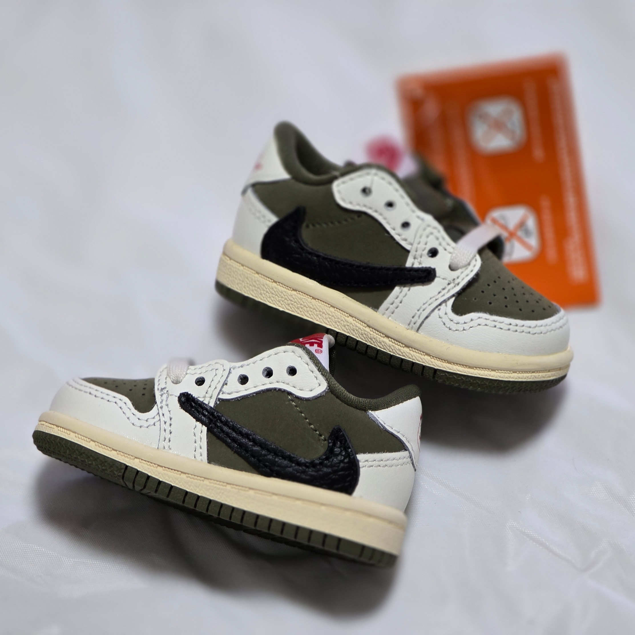 (TD) Jordan 1 x Travis Scott Retro Low OG SP Reverse Olive 착용 스타일