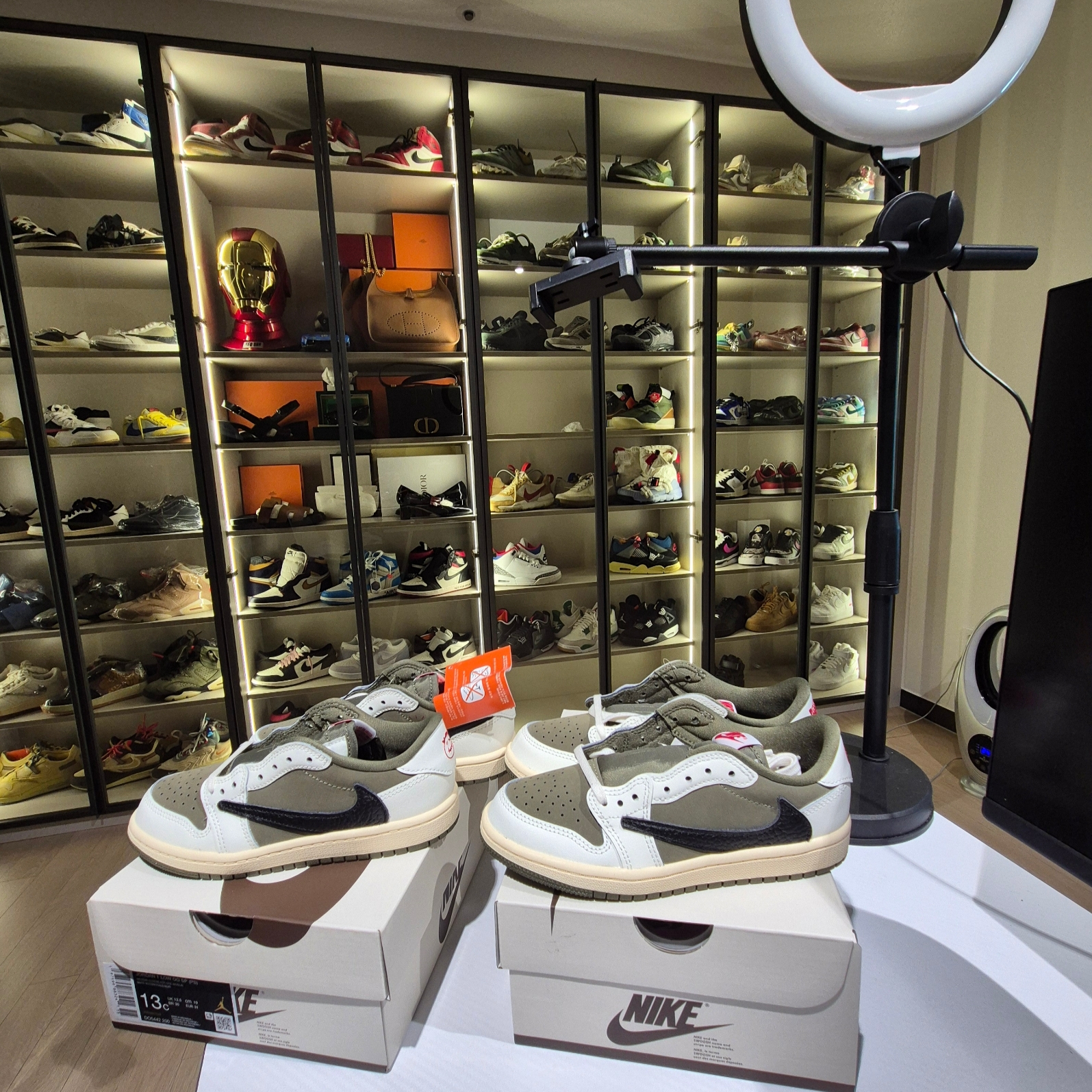 (PS) Jordan 1 x Travis Scott Retro Low OG SP Reverse Olive, (W) Jordan 1 x Travis Scott Retro Low OG SP Canary 착용 스타일 - 1