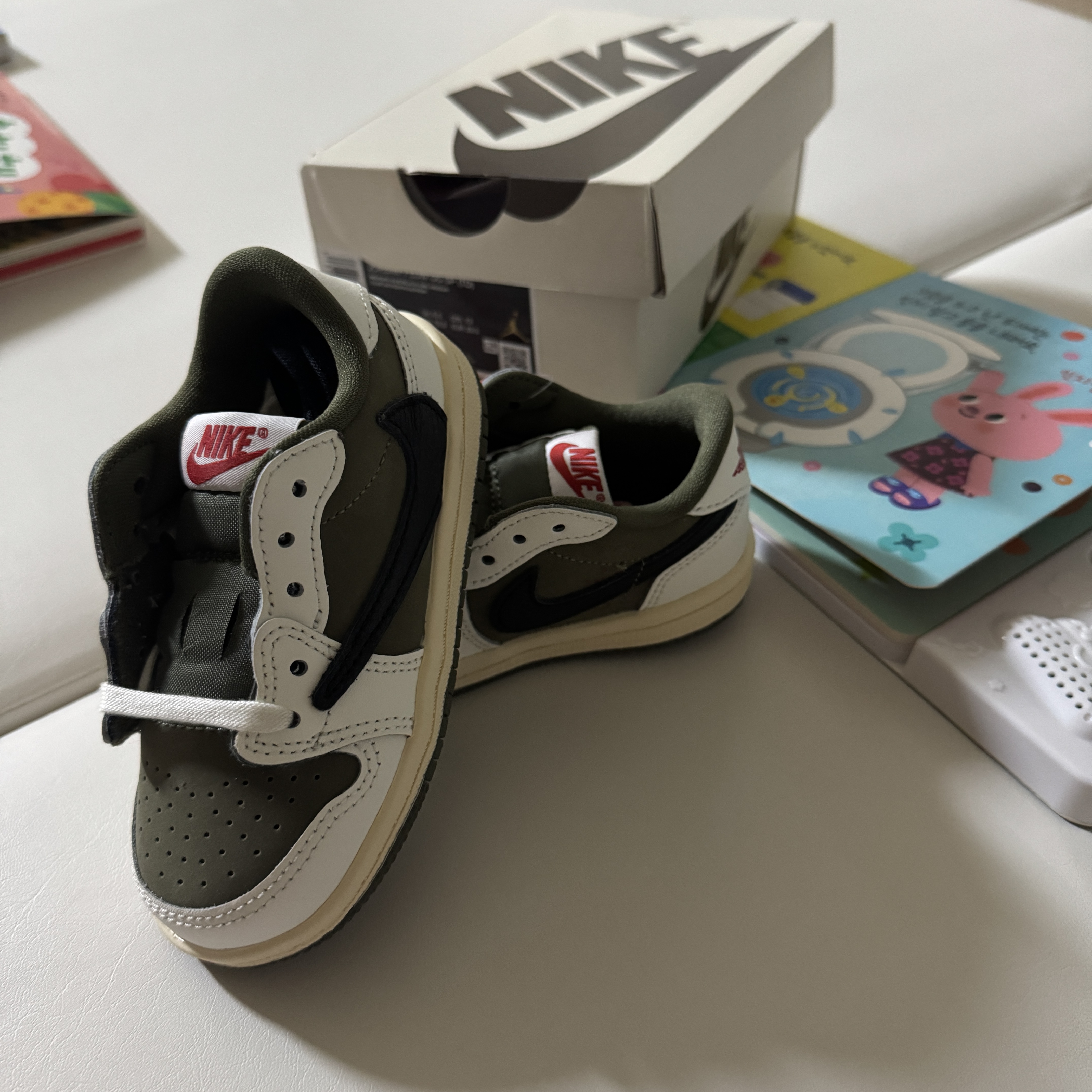 (TD) Jordan 1 x Travis Scott Retro Low OG SP Reverse Olive 착용 스타일