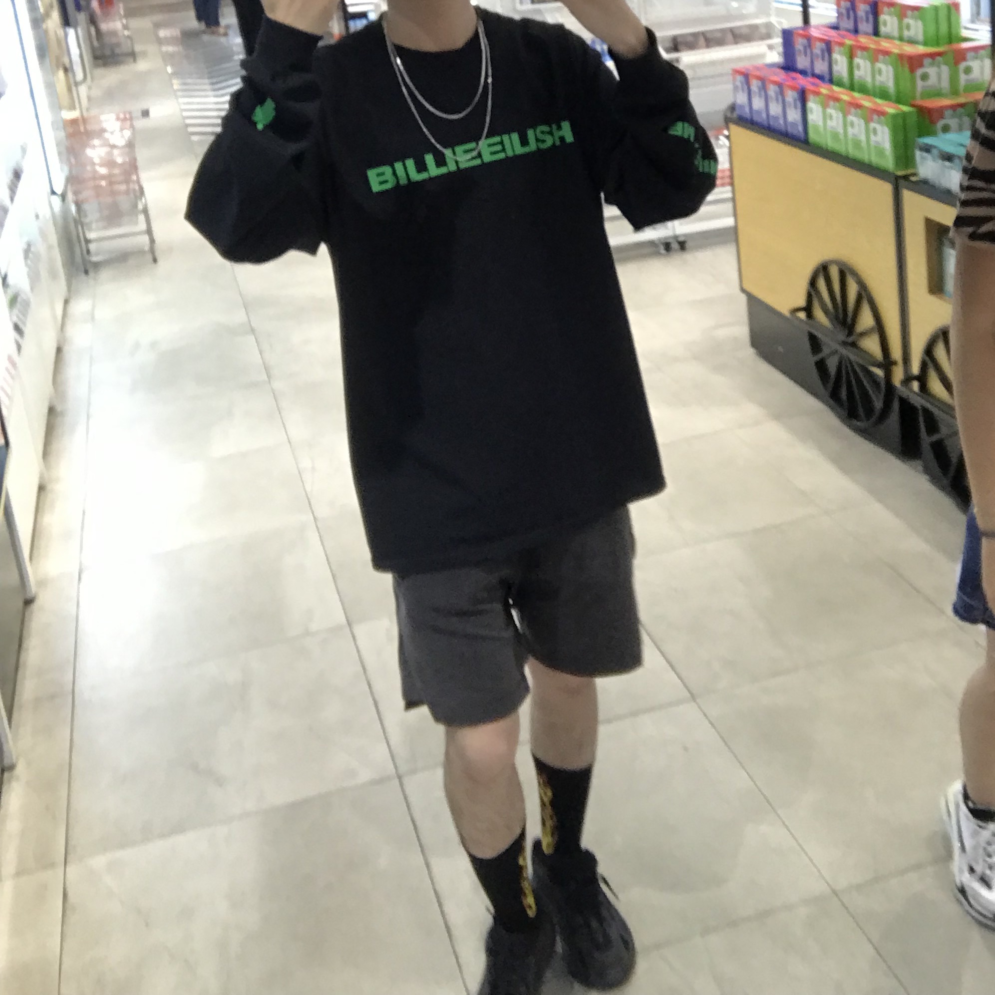 Adidas Yeezy Boost 700 V2 Vanta 2019 착용 스타일