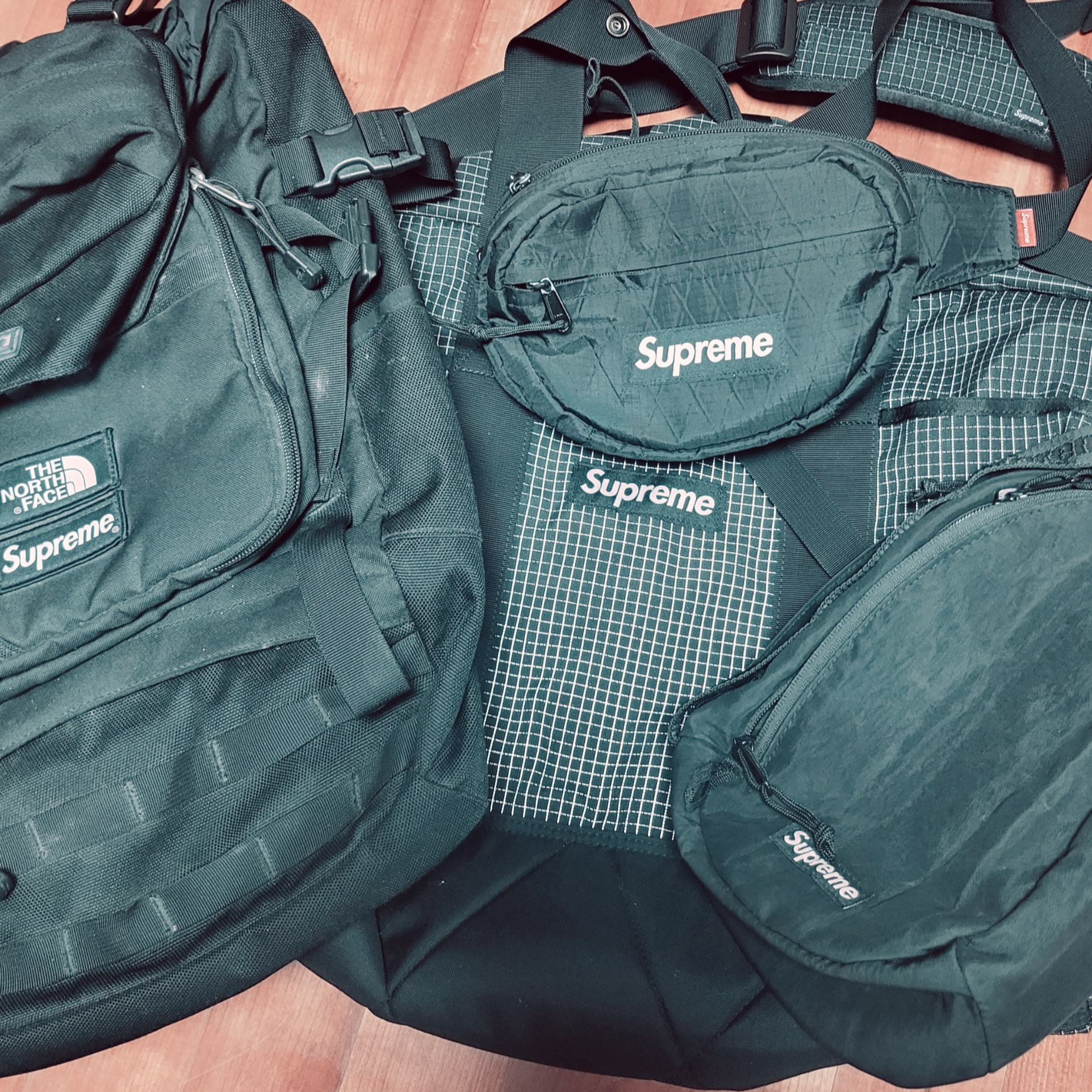 Supreme Duffle Bag Black - 24SS, Supreme Sling Bag Black - 20FW 착용 스타일