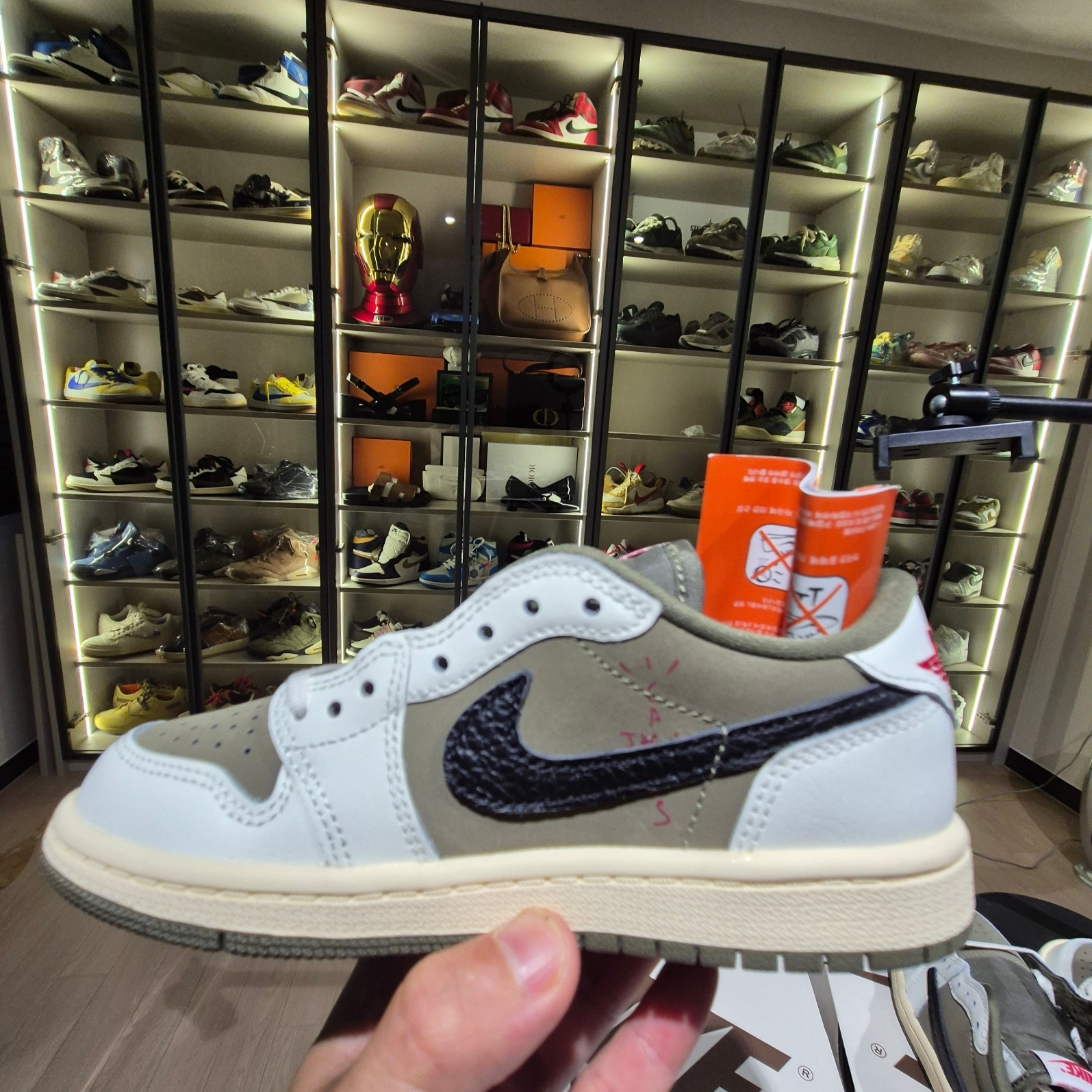 (PS) Jordan 1 x Travis Scott Retro Low OG SP Reverse Olive, (W) Jordan 1 x Travis Scott Retro Low OG SP Canary 착용 스타일 - 7