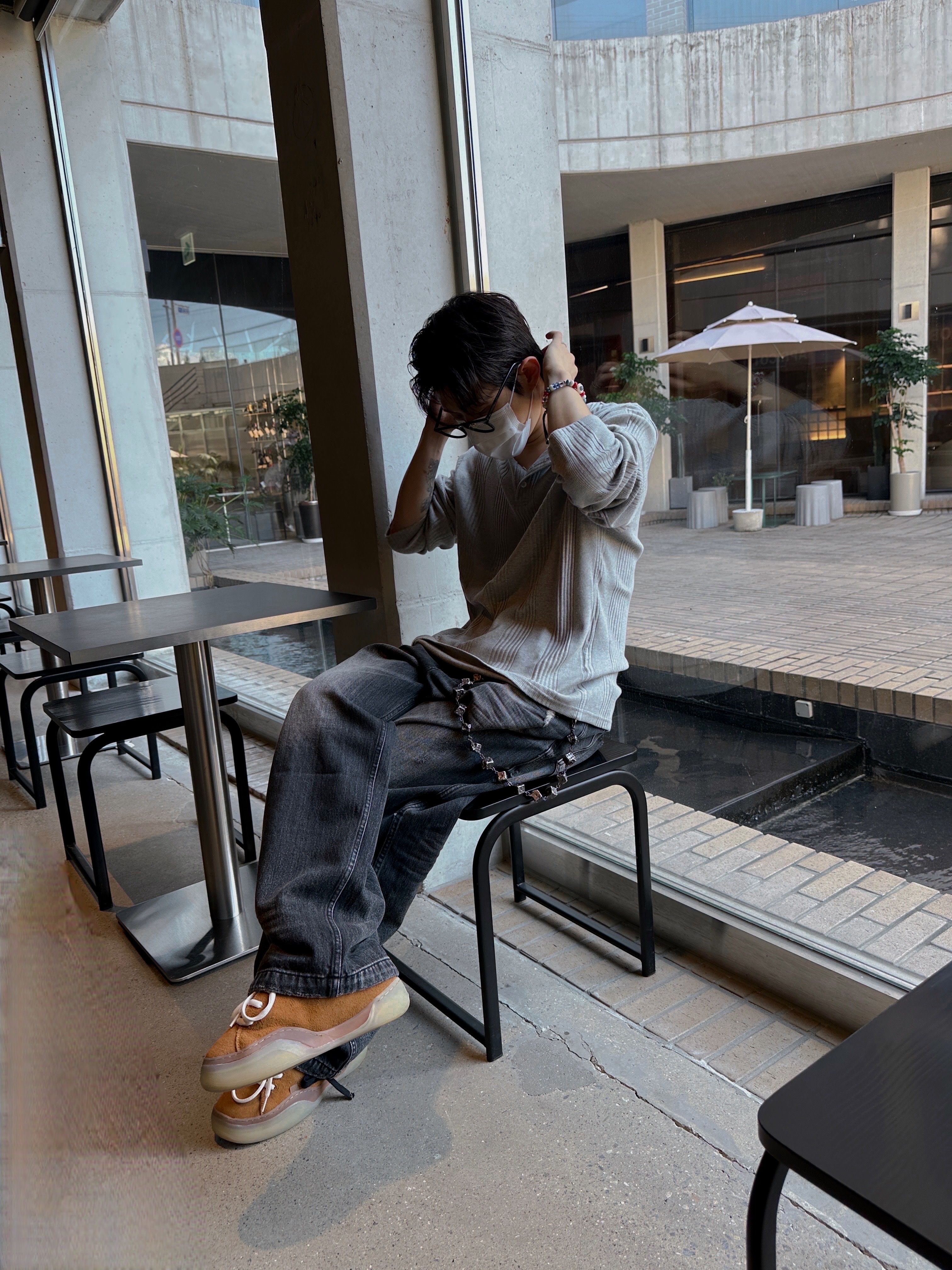 Nonnod Double Pocket Japanese Denim Washed Black, Nonnod Cropped Flexible String Check Shirt Brown 착용 스타일 - 5