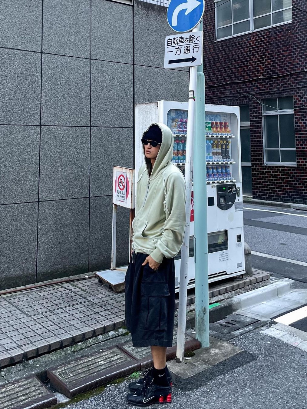 Vacant Archive Dias Inside-out Hood Zip-Up Yellow Green, Vacant Archive Dias Inside-out Hood Zip-Up Beige 착용 스타일