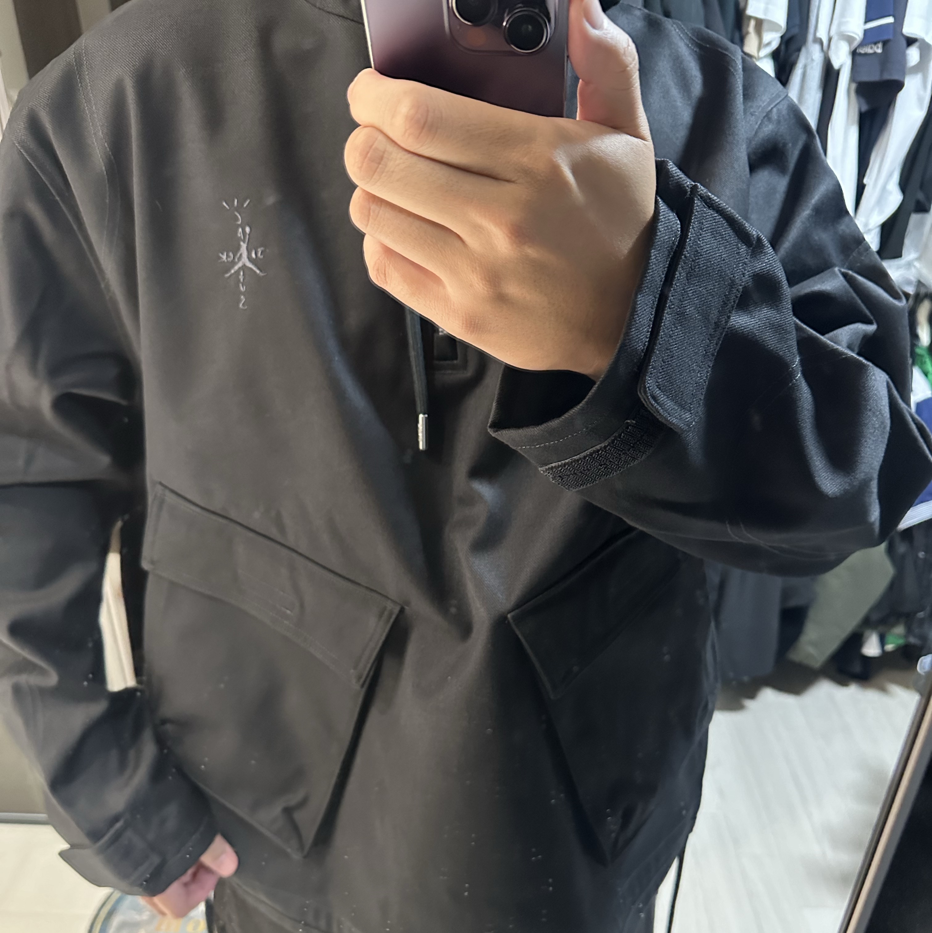 Jordan x Travis Scott Half Zip Jacket Black (DZ5488-010) 착용 스타일 - 2