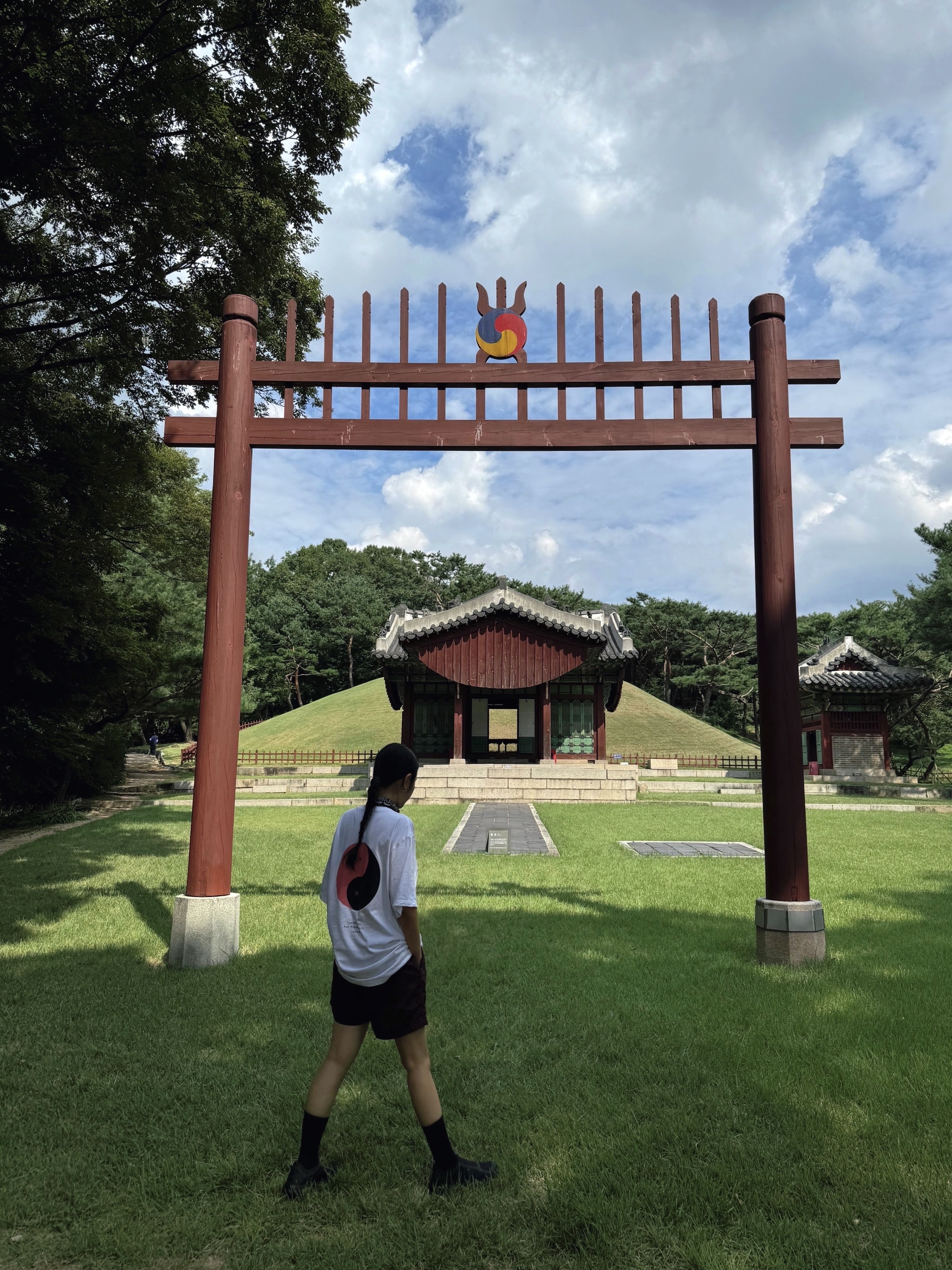 Yunse Women Hatch Yinyang T-Shirt Black, Nike NRG ACG Trail Shorts Earth - Asia 착용 스타일 - 2