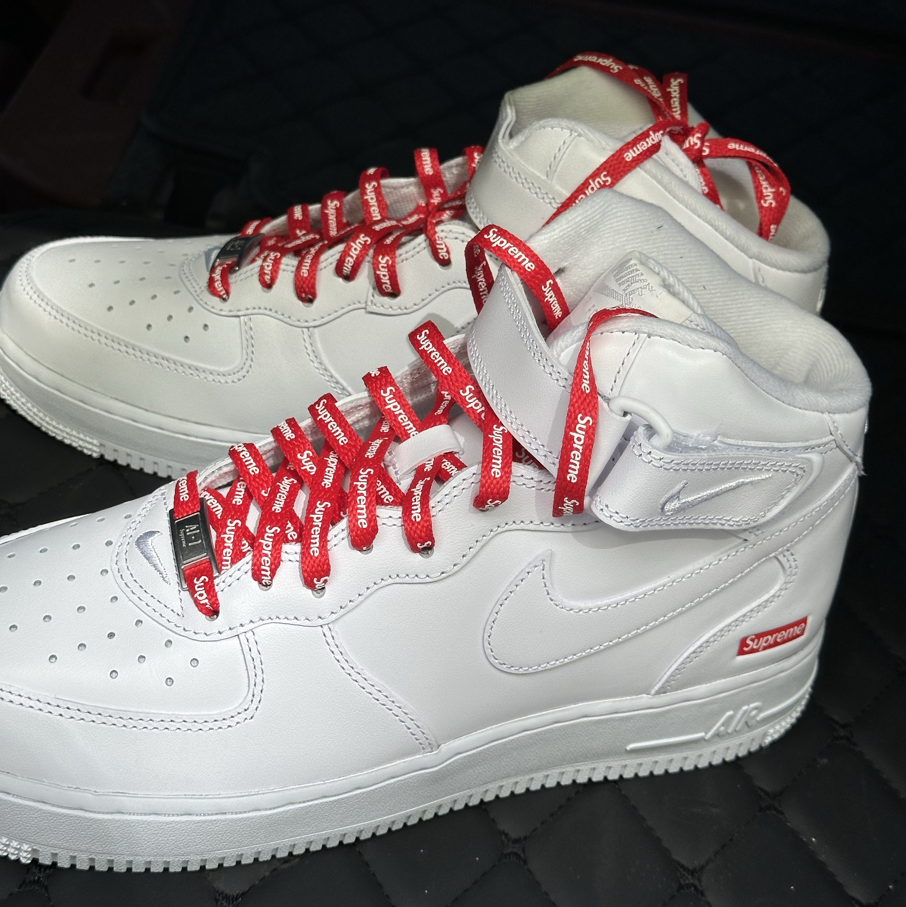 Nike x Supreme Air Force 1 Mid White 착용 스타일