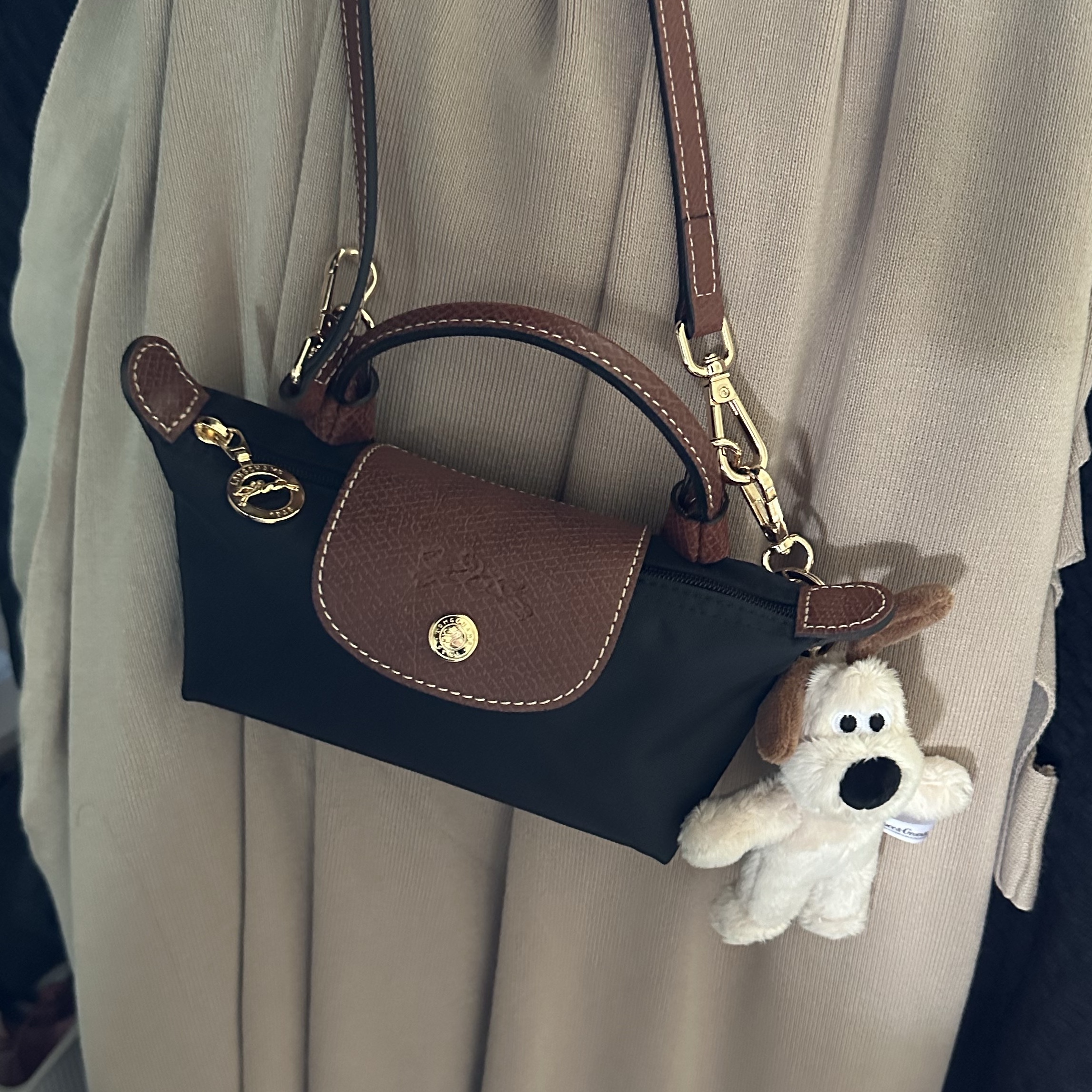 Longchamp Le Pliage Original Handle Pouch Black 착용 스타일