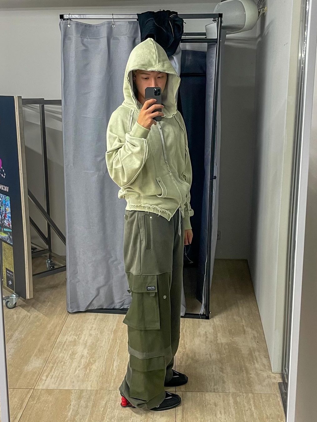 Vacant Archive Dias Inside-out Hood Zip-Up Yellow Green, Vacant Archive Dias Inside-out Hood Zip-Up Beige 착용 스타일