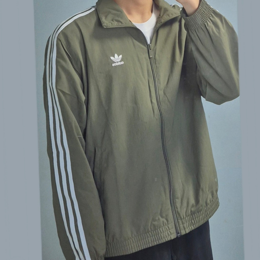 (W) Adidas Originals Woven Track Top Olive Strata - KR Sizing 착용 스타일 - 1