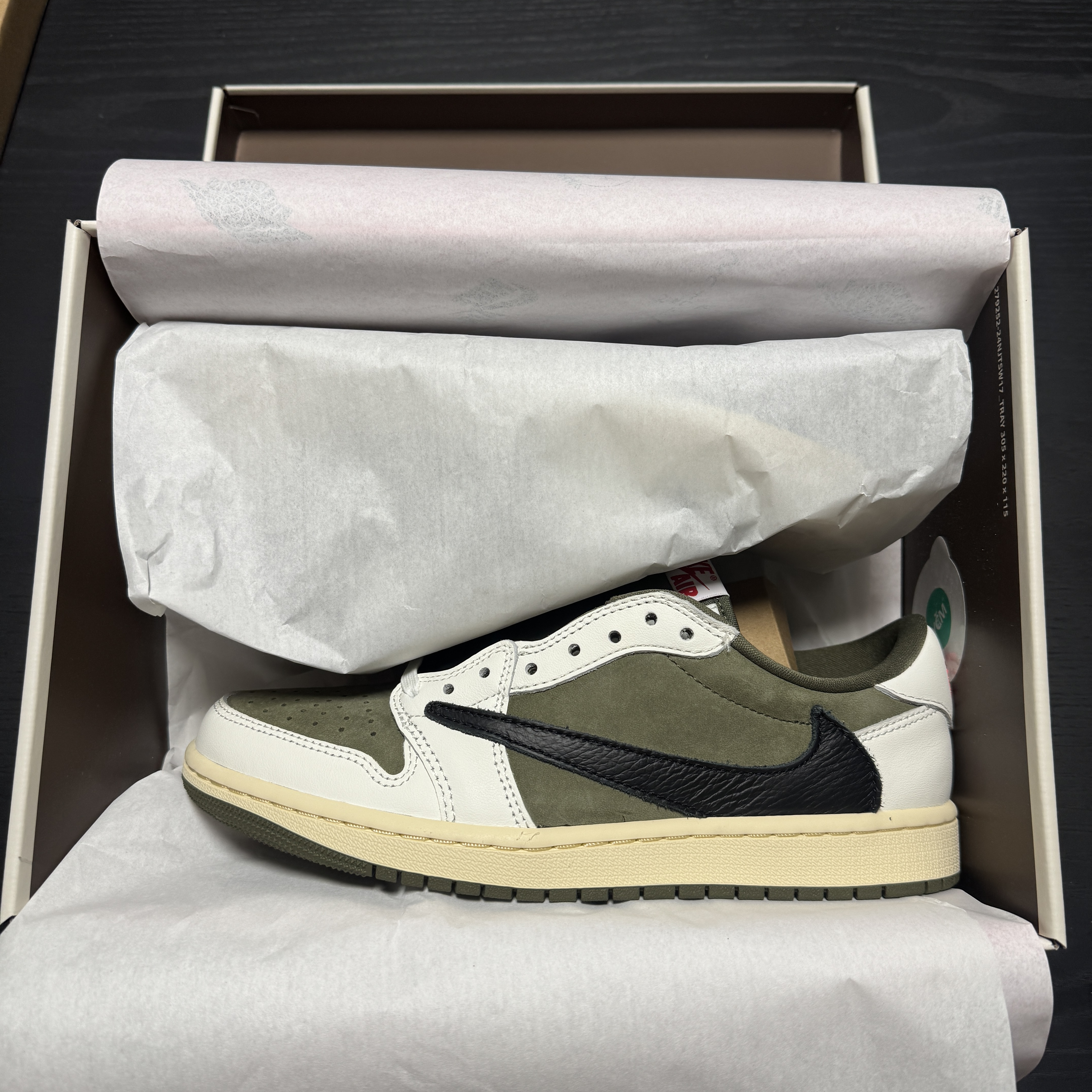 Jordan 1 x Travis Scott Retro Low OG SP Reverse Olive 착용 스타일