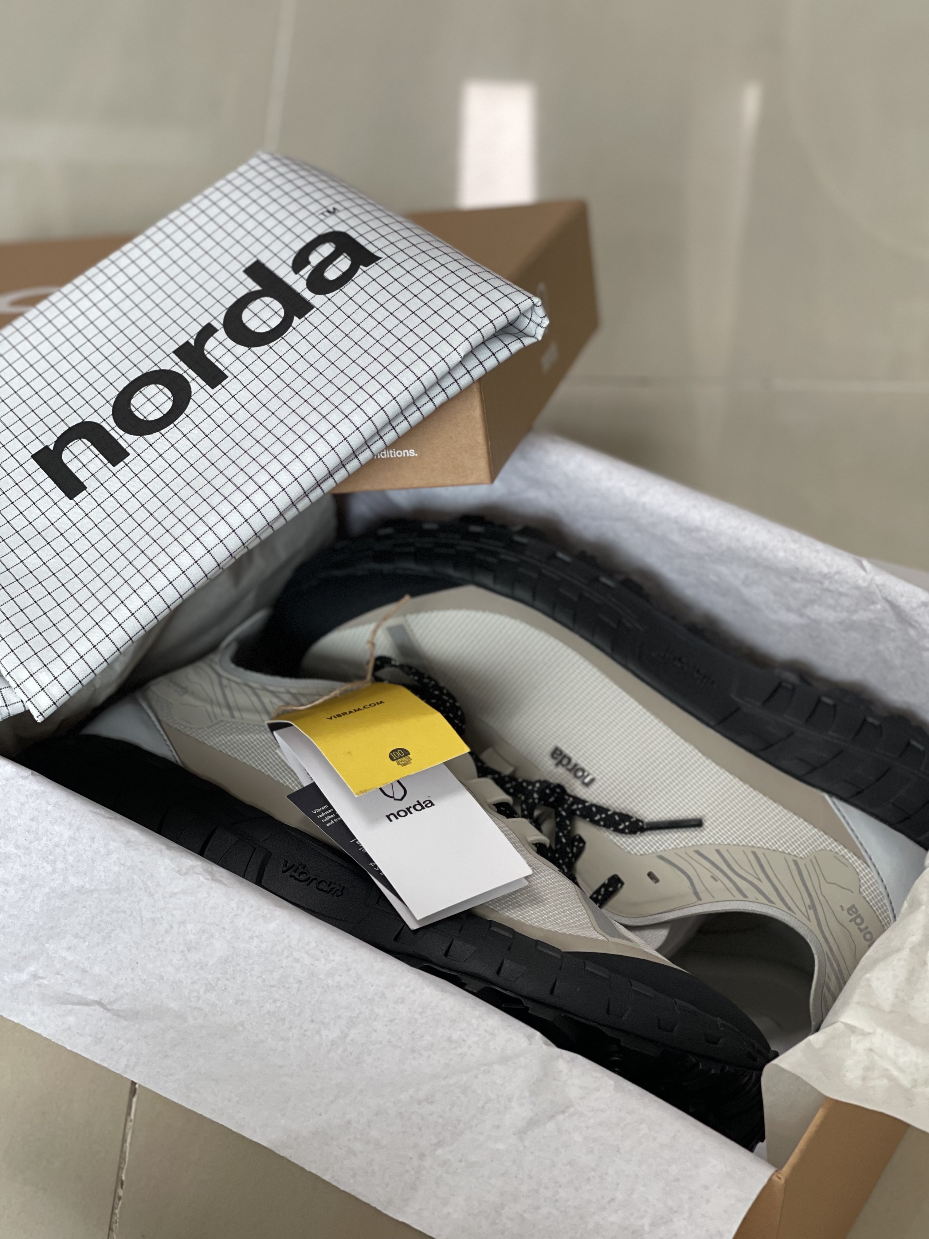 Norda 001/A Cinder 착용 스타일 - 2