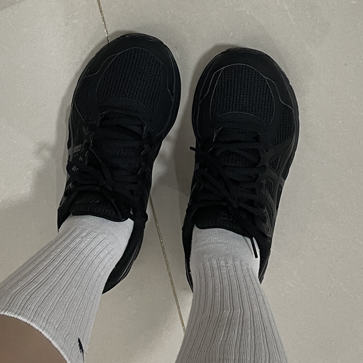 Asics Jog 100 2 Black 착용 스타일 - 1