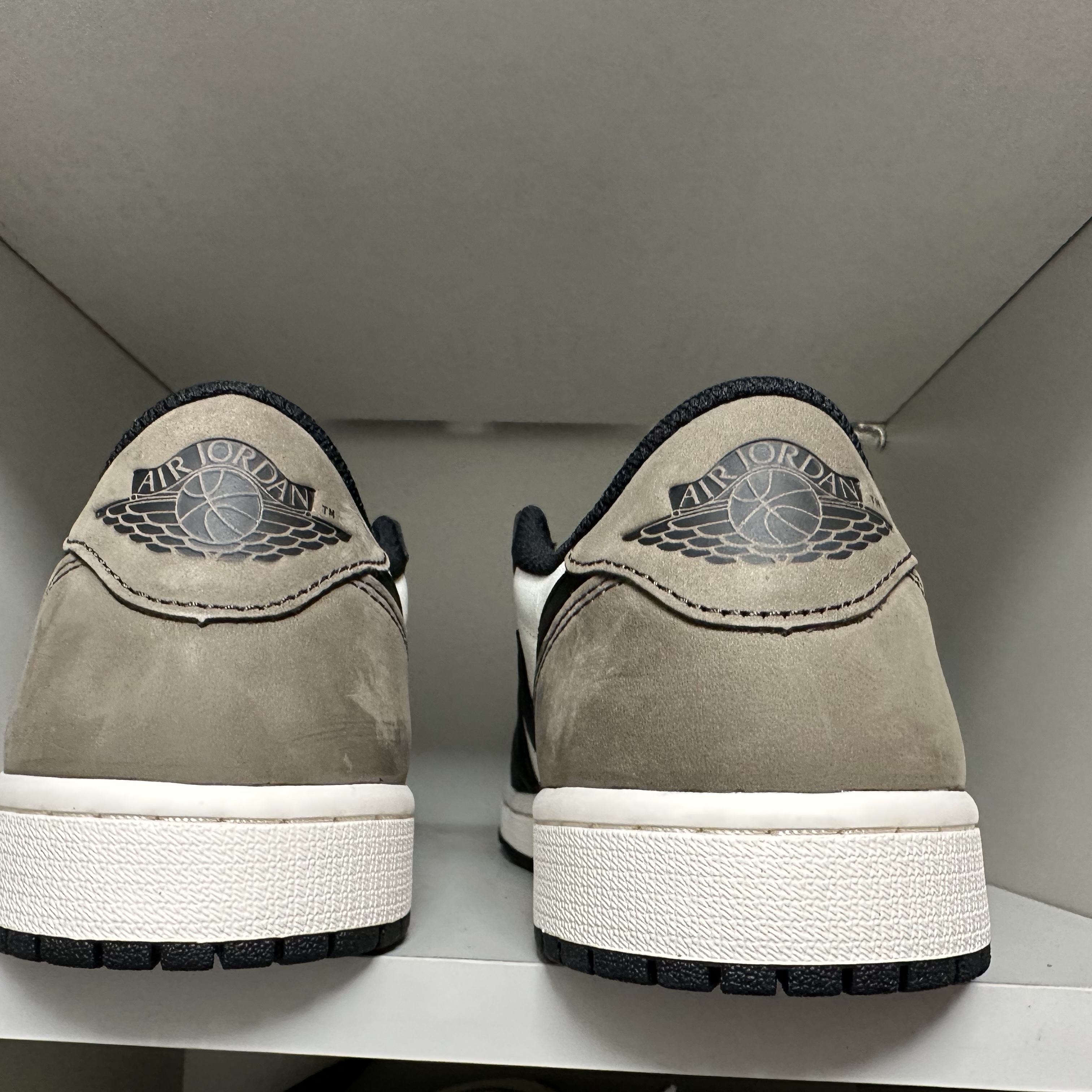 Jordan 1 Retro Low OG Mocha 착용 스타일 - 3