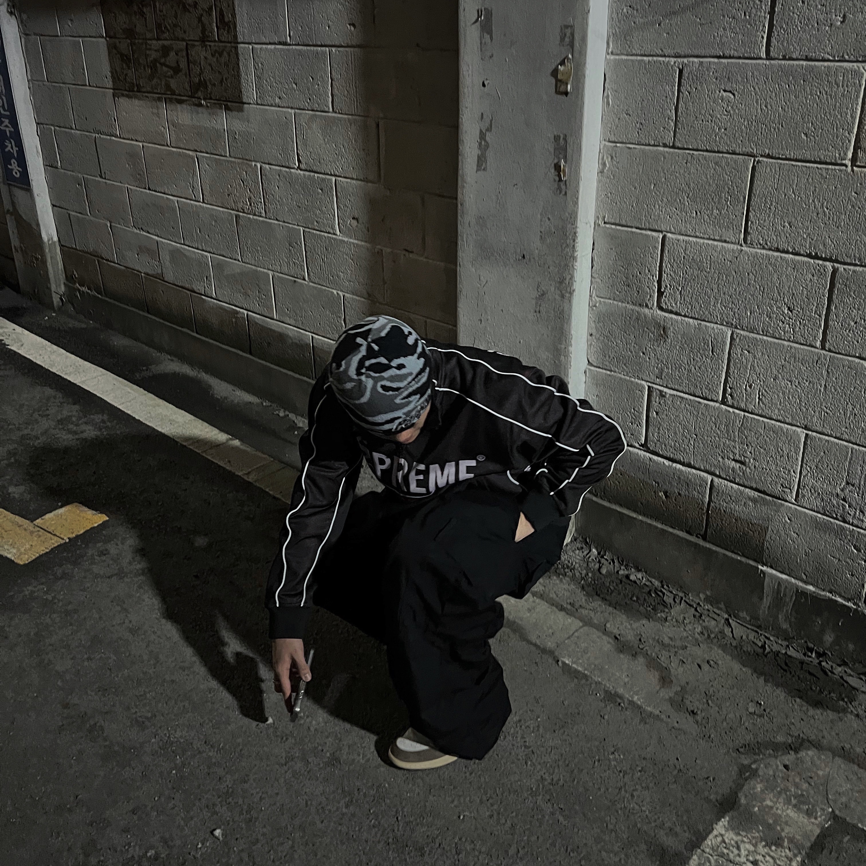 Supreme World Famous Jacquard Track Jacket Black - 22FW, Palace Ammo Beanie Black Camo - 21FW 착용 스타일