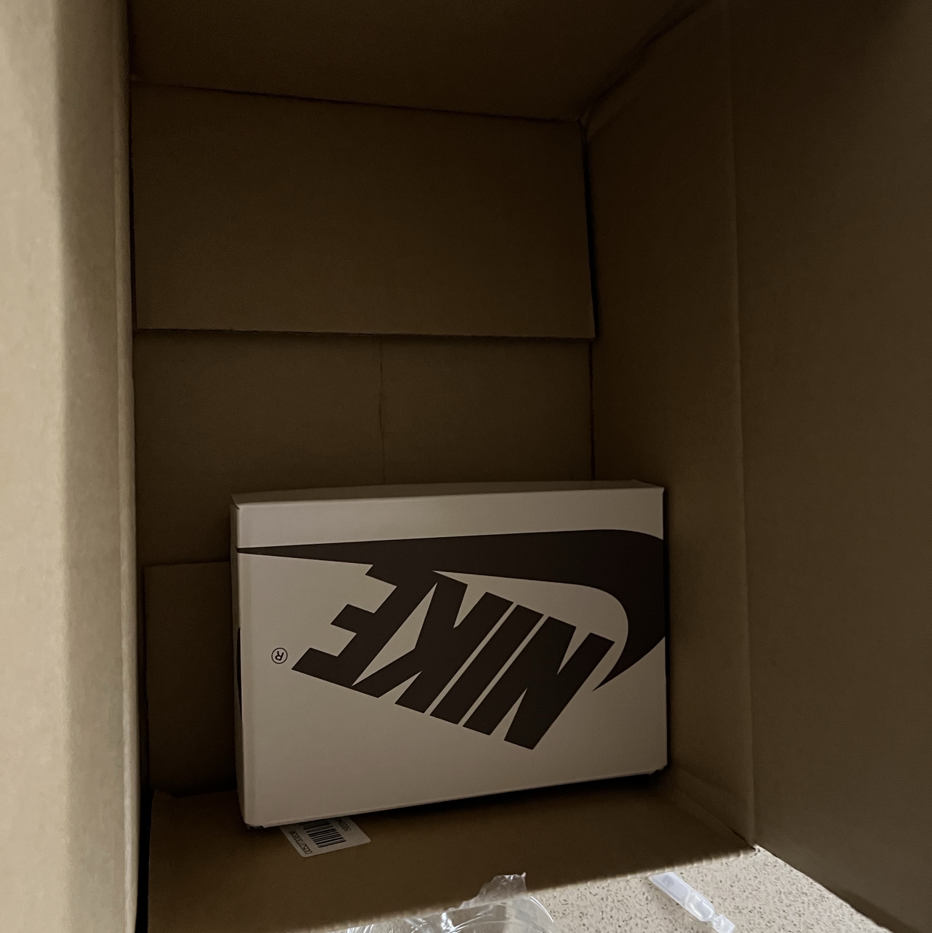 (TD) Jordan 1 x Travis Scott Retro Low OG SP Reverse Olive 착용 스타일 - 2