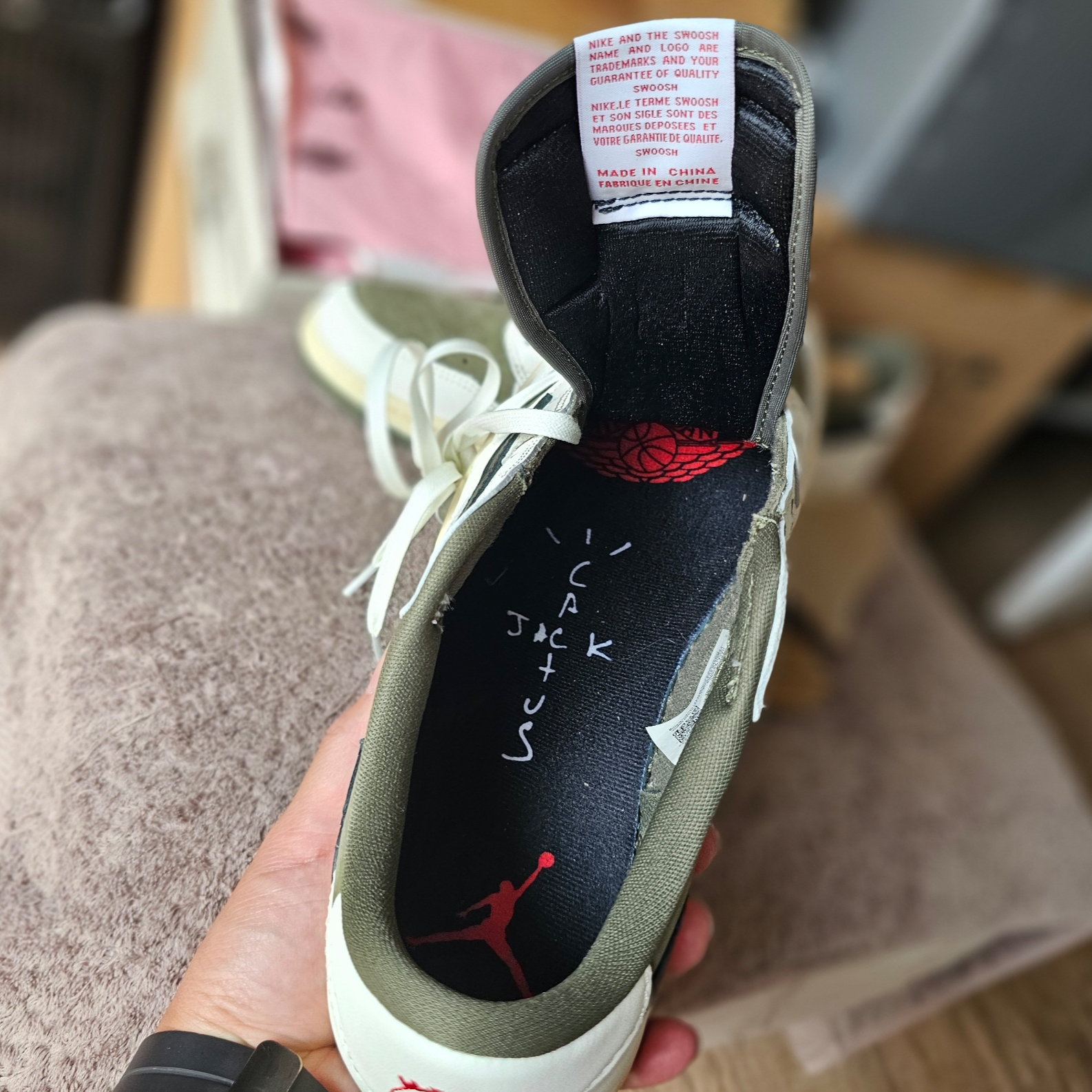 Jordan 1 x Travis Scott Retro Low OG SP Reverse Olive 착용 스타일 - 7