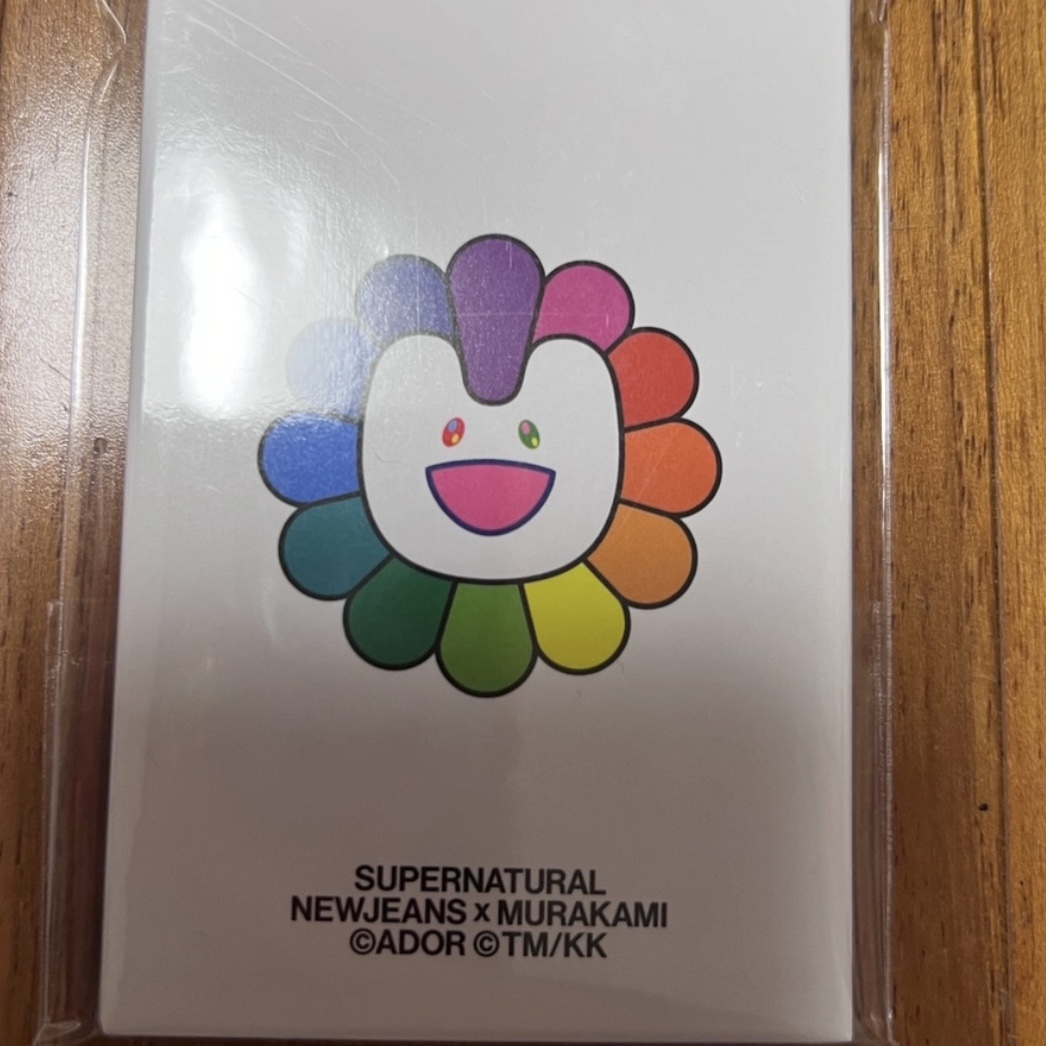 NewJeans x Murakami NJ Supernatural Photocard Set (Ver. 1) 착용 스타일