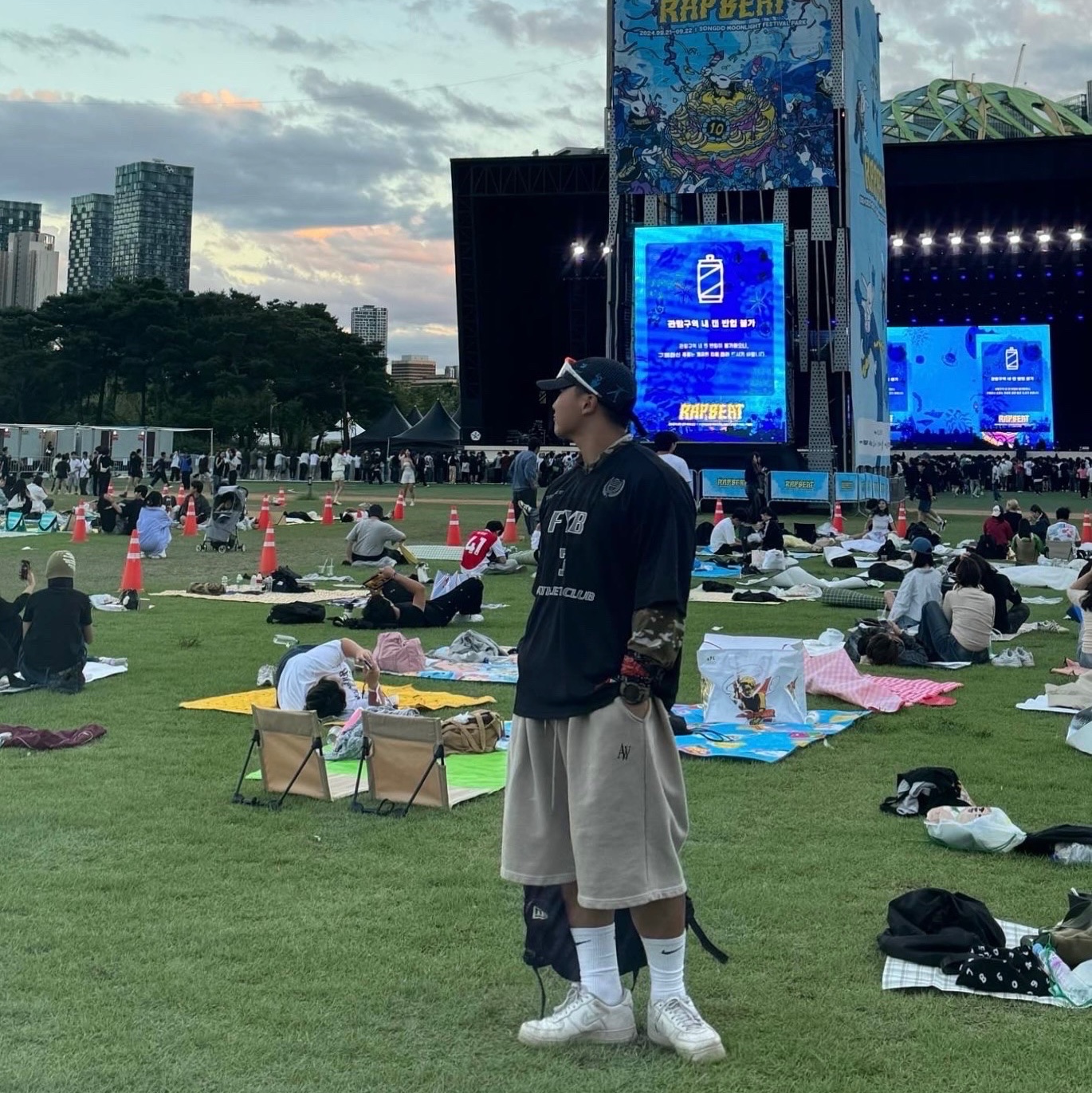 Nike x Off-White NRG Hat Black, Nike x Stussy NRG Crew Socks White Black 착용 스타일