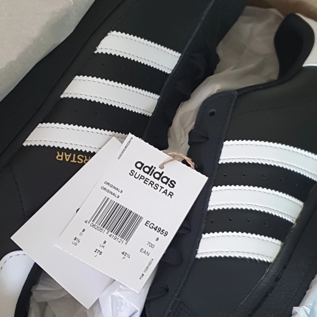 Adidas Superstar Core Black White 착용 스타일