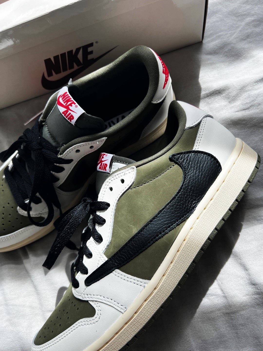 Jordan 1 x Travis Scott Retro Low OG SP Reverse Olive 착용 스타일