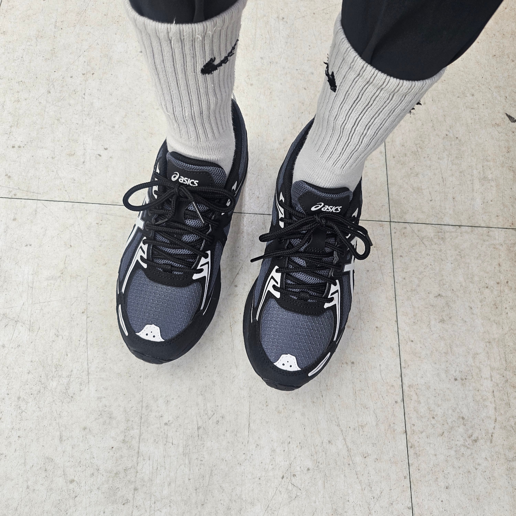 Asics Gel-Venture 6 Carrier Grey 착용 스타일