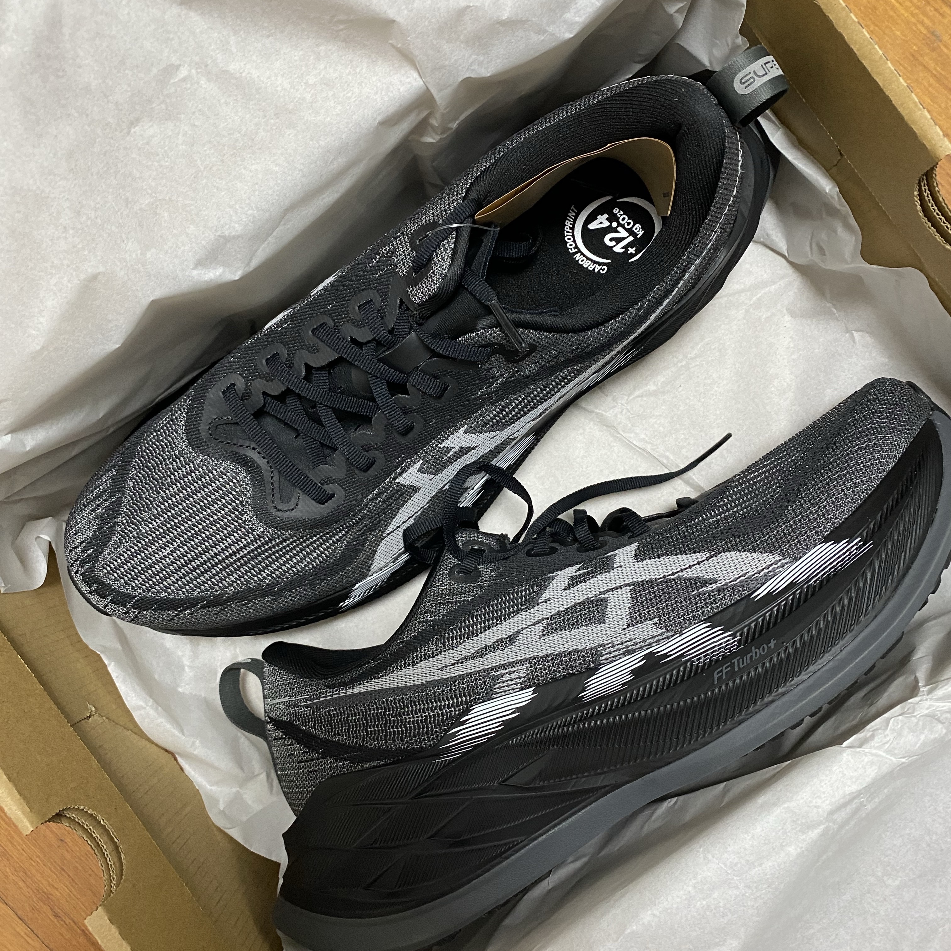 Asics Superblast 2 Black White 착용 스타일 - 3