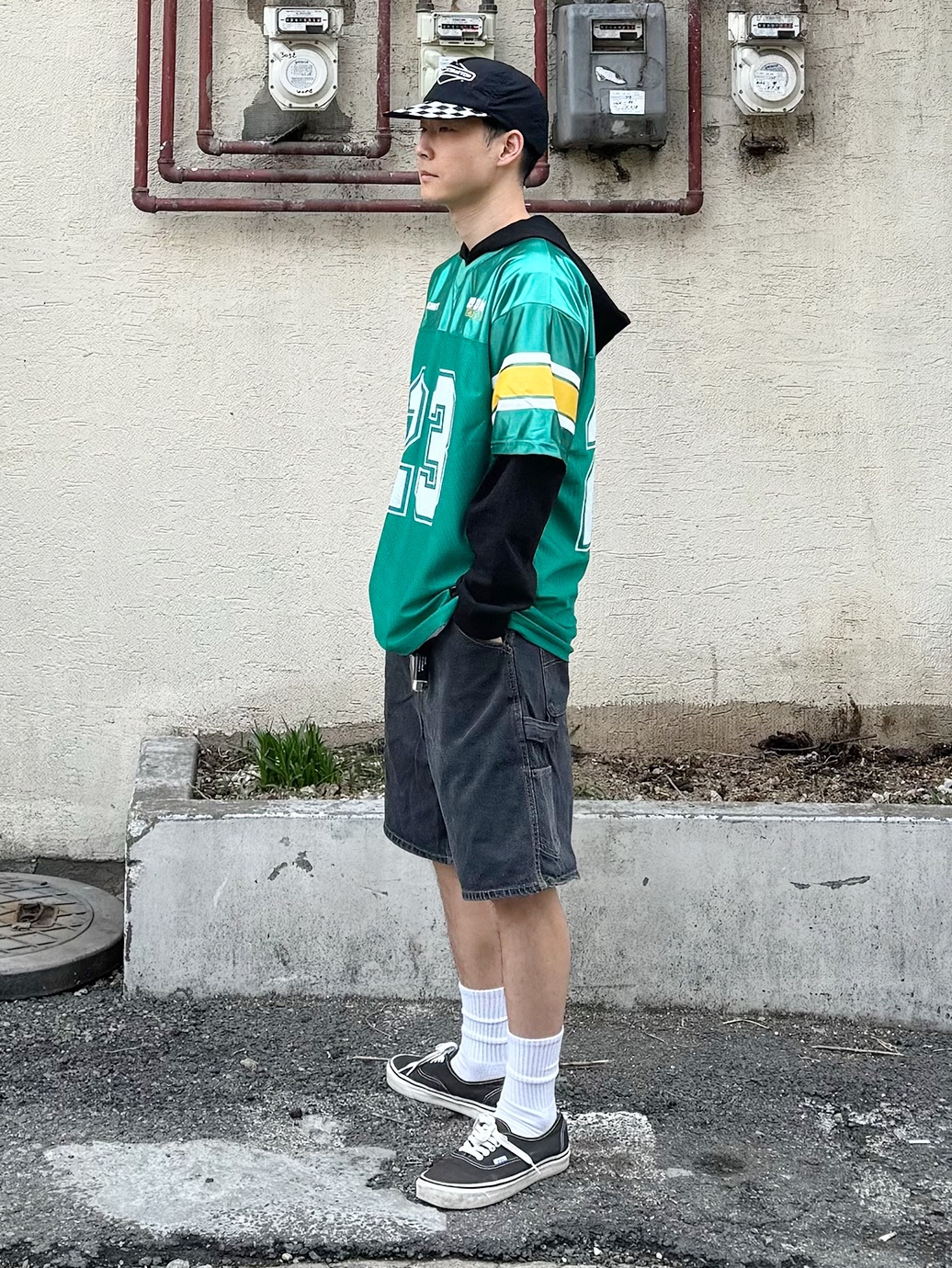 QT8 GARMENTS Football Layered Hoodie Jersey Green, Vans Authentic Black White 착용 스타일 - 1