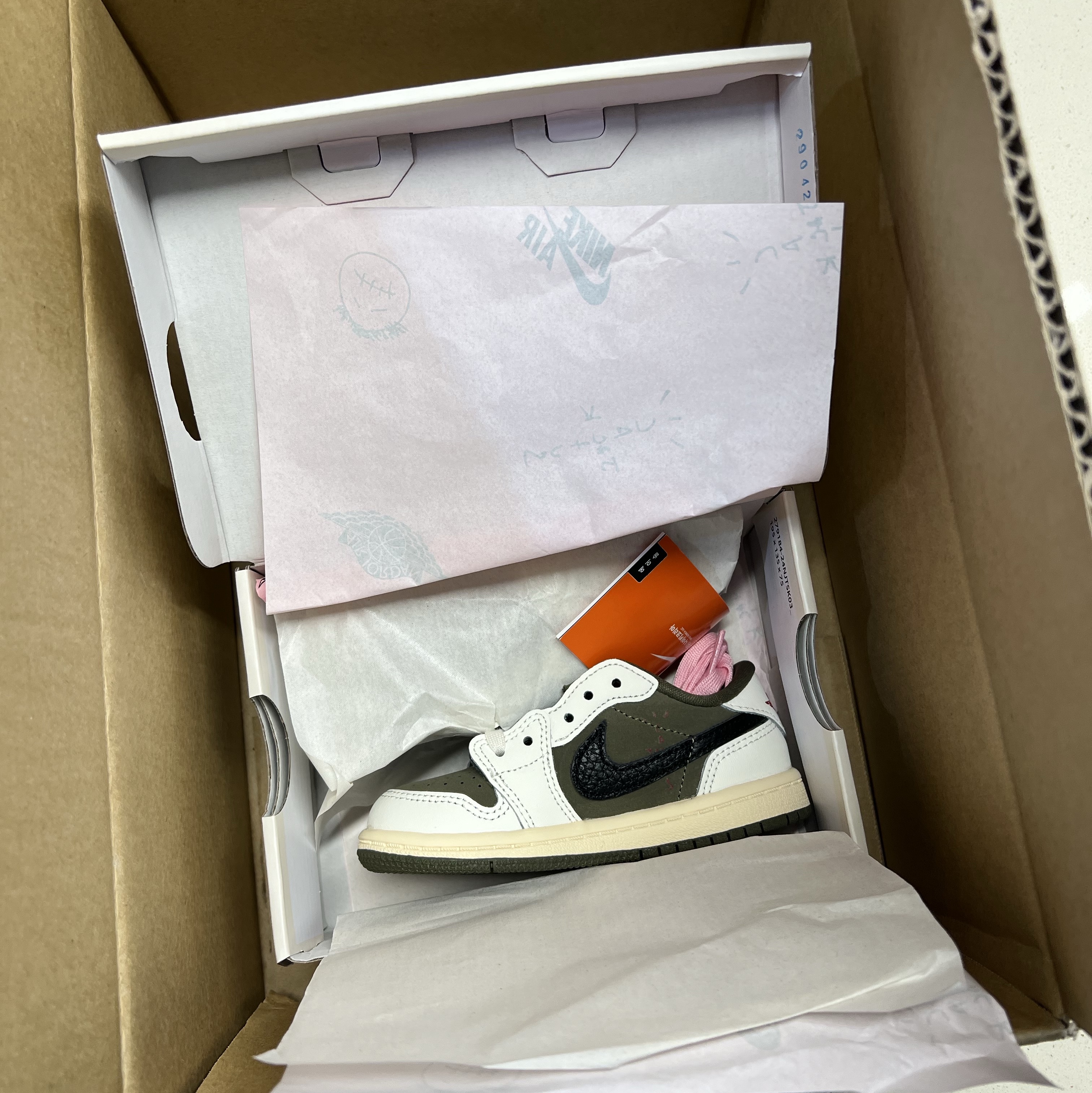(TD) Jordan 1 x Travis Scott Retro Low OG SP Reverse Olive 착용 스타일 - 3